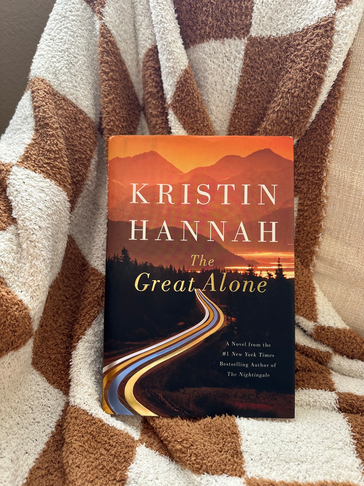 Current read! This cover is so beautiful 🤩🍂

#LTKHome #LTKFamily #LTKSeasonal