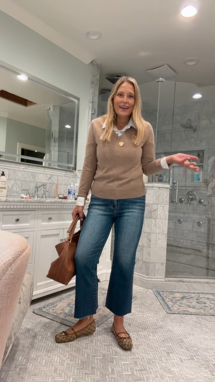 Headed into a busy Friday and keeping the outfit cute and comfortable! This look is perfect for a full day of running around while still feeling put together. An easy go to when the day is packed from start to finish.