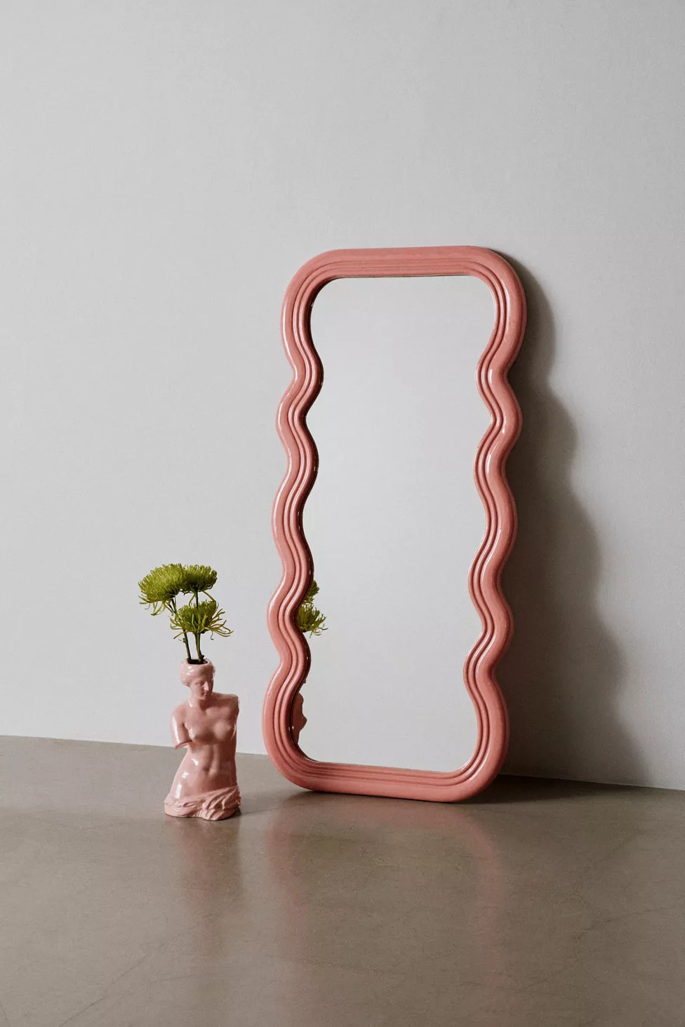 Zakaria Wavy Wall Mirror | Urban Outfitters (US and RoW)
