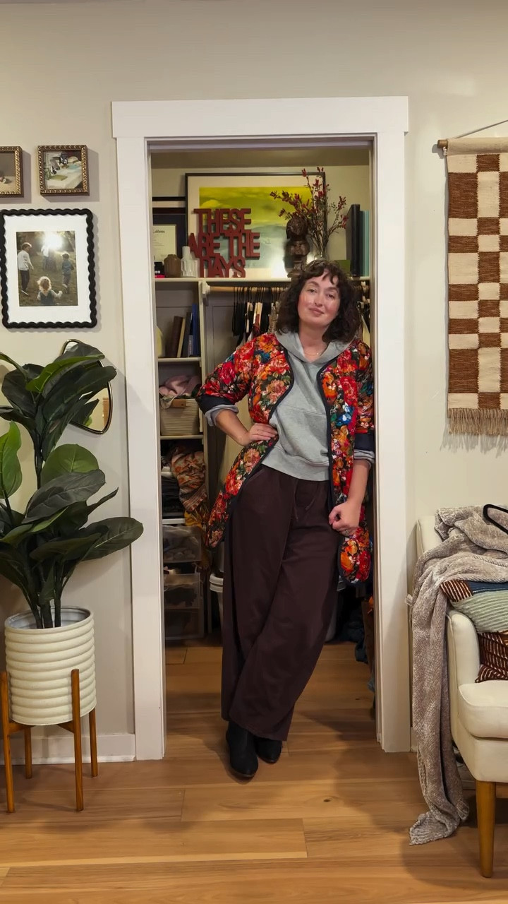 Getting back to my roots with this one. Let me know if you’ve been with me from the beginning 👇

These pants are a fan favorite & def my barrel jeans of the Fall. 

And this jacket is 30% off right now 😳

The jacket link is here https://go.shopmy.us/p-29812038

Size L in jeans, but could’ve sized down. Size XL in oversized tee. Size XL in button down. Size XL in sweatshirt. Size M in jacket. 

Midsize outfit ideas autumn outfit fall outfit midsize fashion barrel jeans outfit floral quilted jacket outfit

#LTKSeasonal #LTKOver40 #LTKMidsize