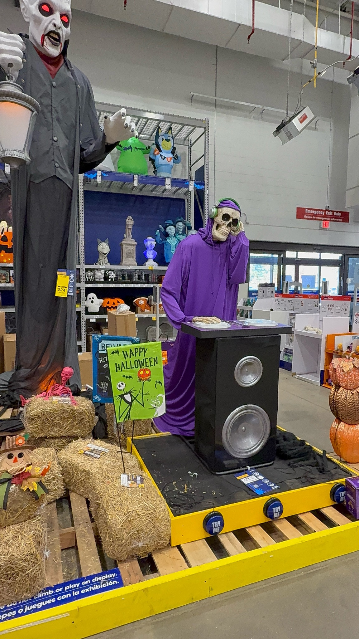 I love a good halloween display and how cute are these skeleton animations from @Lowe's ?

#LTKSeasonal #LTKHome #LTKPetite