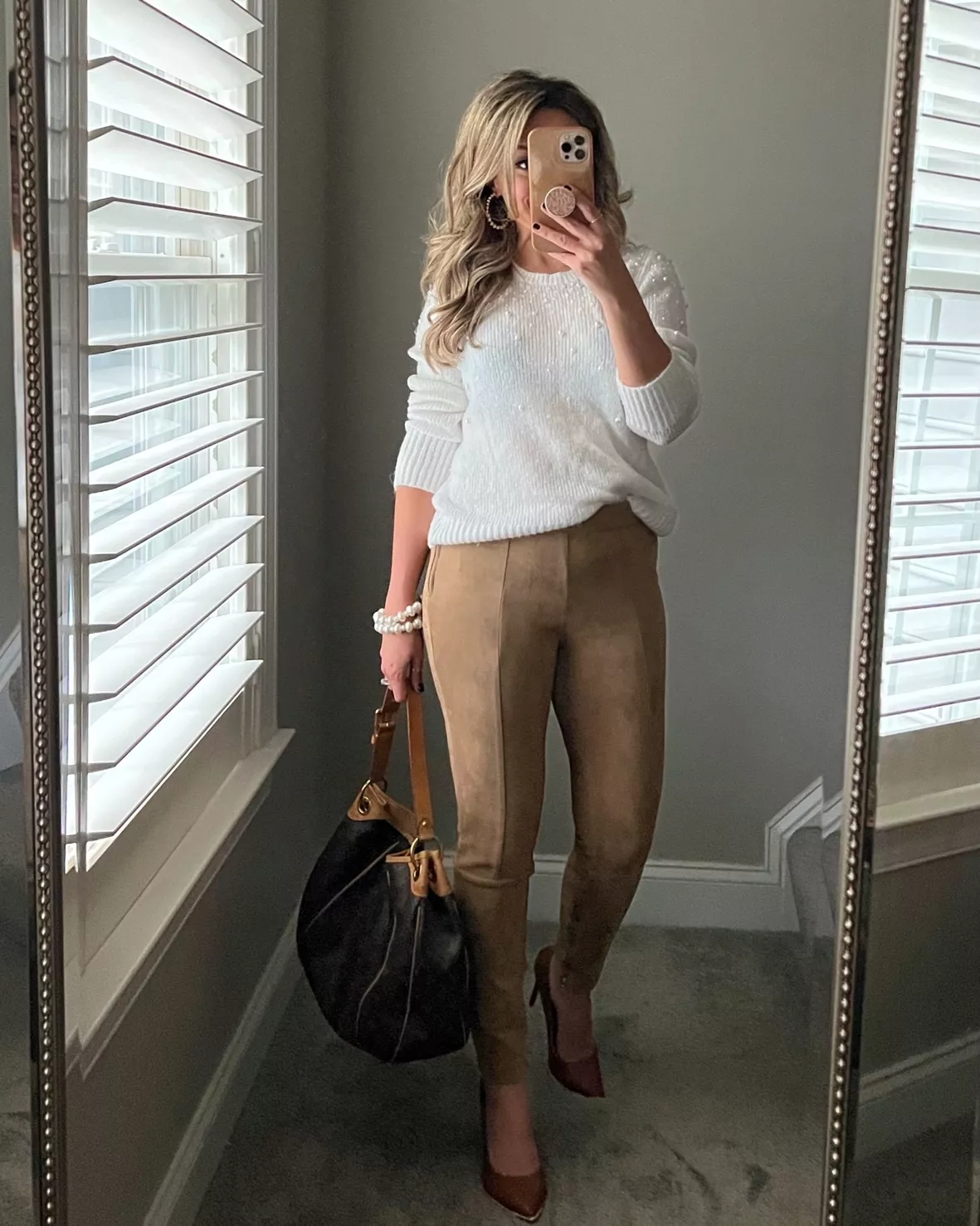 The Suede Leggings You Need This Fall  Outfits with leggings, Chic outfits,  Suede leggings