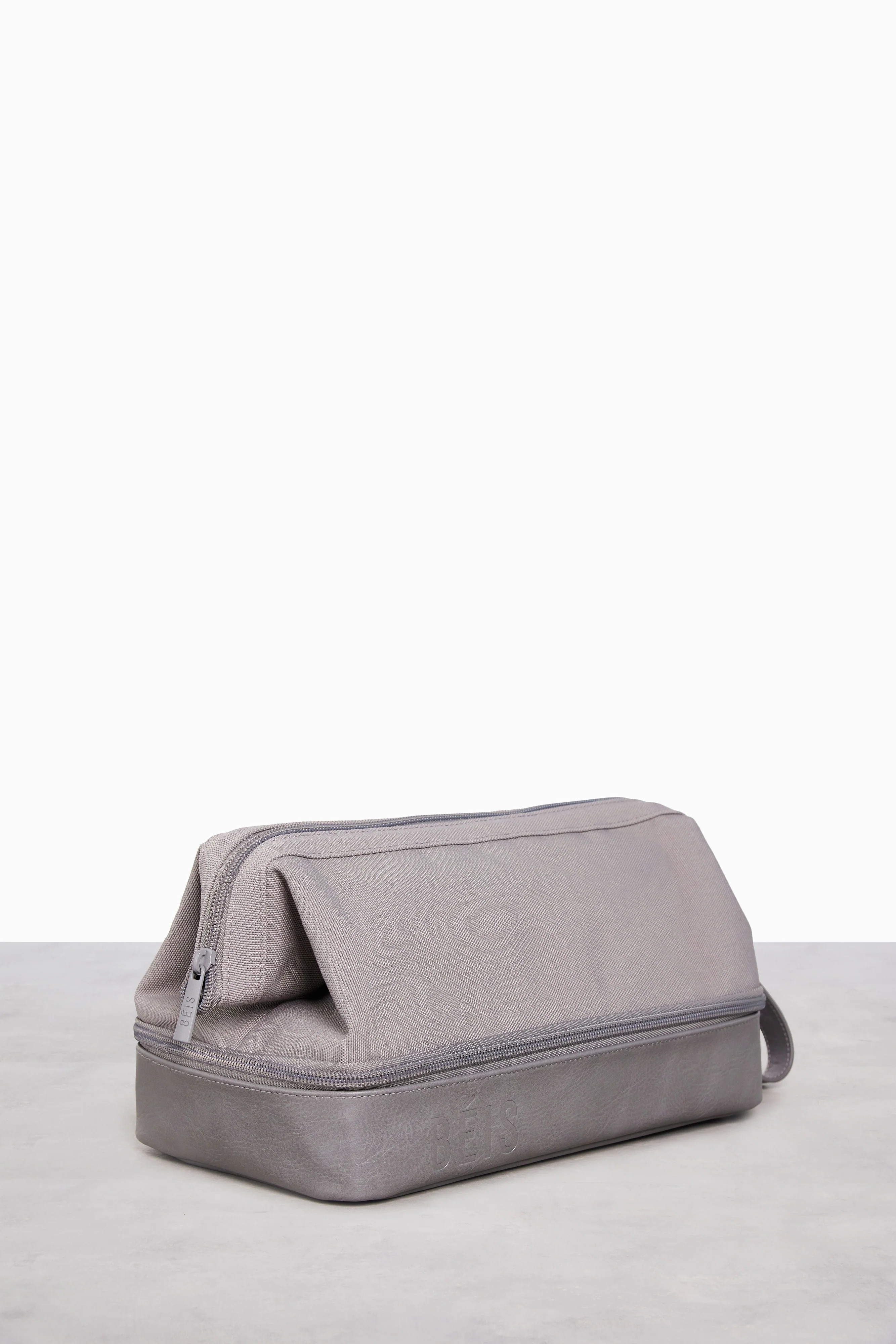 BÉIS 'The Dopp Kit' In Grey - Grey Travel Toiletry Bag & Toiletry Kit | BÉIS Travel