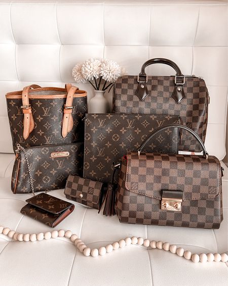 My little @louisvuitton family portrait ☺️

Clockwise from top left - Monogram Petit Bucket 23, Damier Ebene Speedy 25, Monogram Poche Toilette 26, Damier Ebene Croisette, Monogram Eva Clutch - which is your fave?

#louisvuitton #louisvuittonbag #lvcroisette #lv #baglover 

#LTKitbag #LTKstyletip