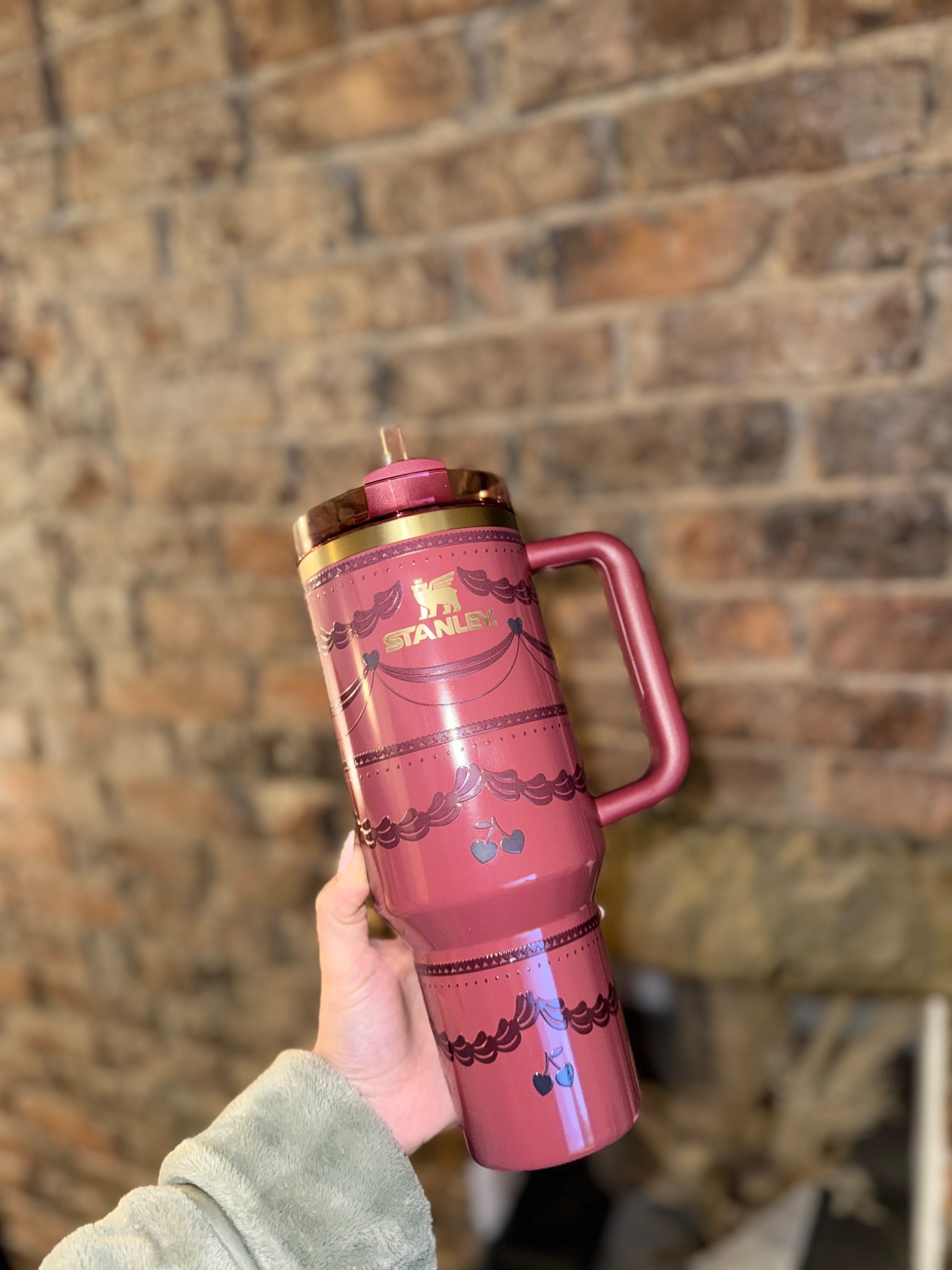 A new quencher to add to my collection! This is the Valentine’s Day special! #stanley #stanleyquencher 