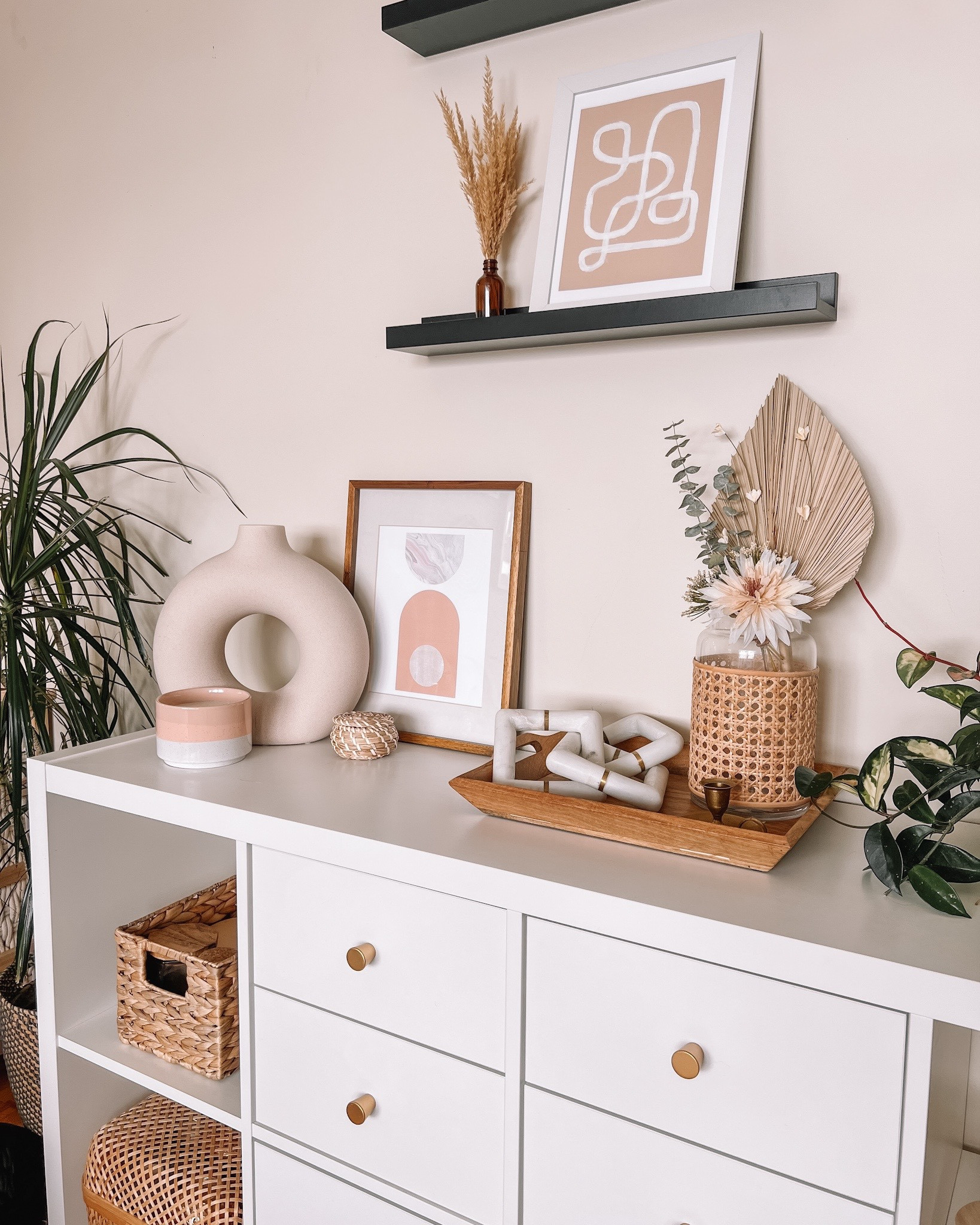 Linked my circle vase and similar neutral boho home decor items!


#LTKhome #LTKFind #LTKunder50