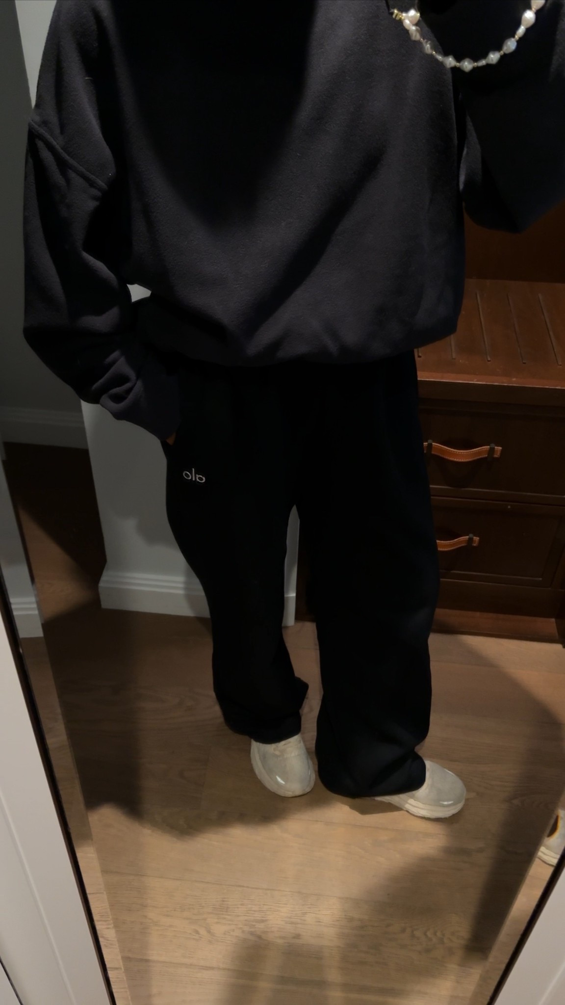 Alo straight leg sweatpants & fleece pullover 

#LTKHoliday #LTKCyberWeek #LTKGiftGuide