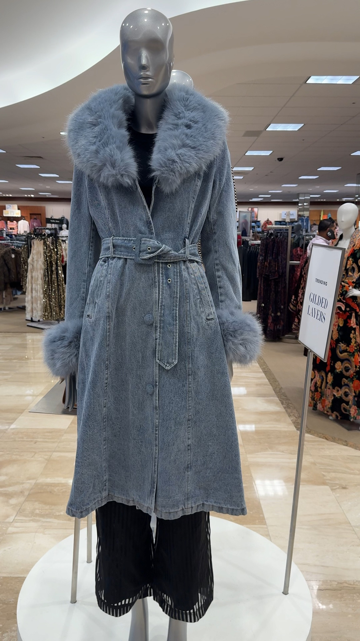 Fabulous coat! From Azalea Wang, this coat features:
Denim fabrication
Curtain collar neckline
Long sleeves
Faux fur embellishments
Belted