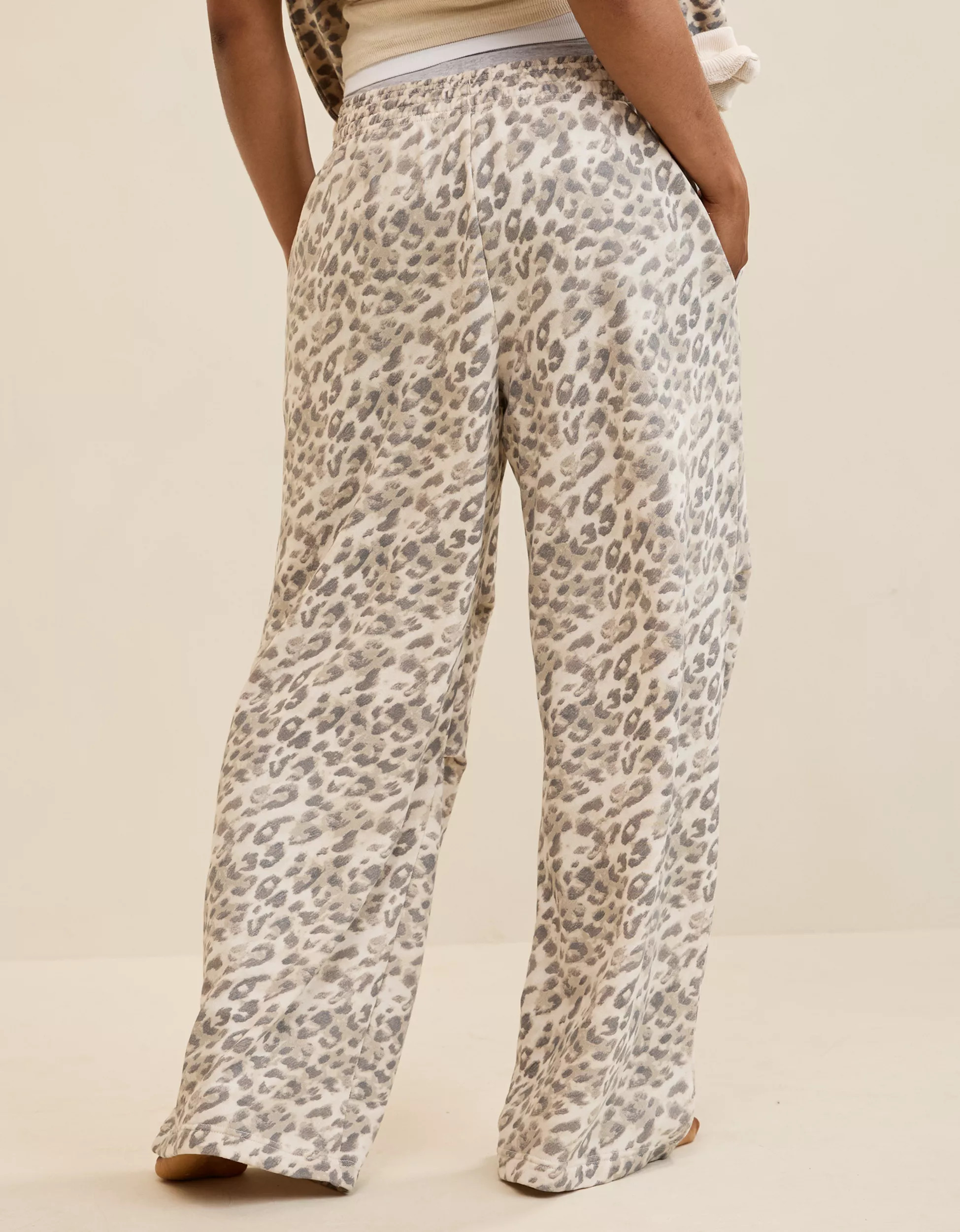 Aerie Go-To Slouchy Sweatpant | American Eagle Outfitters (US & CA)