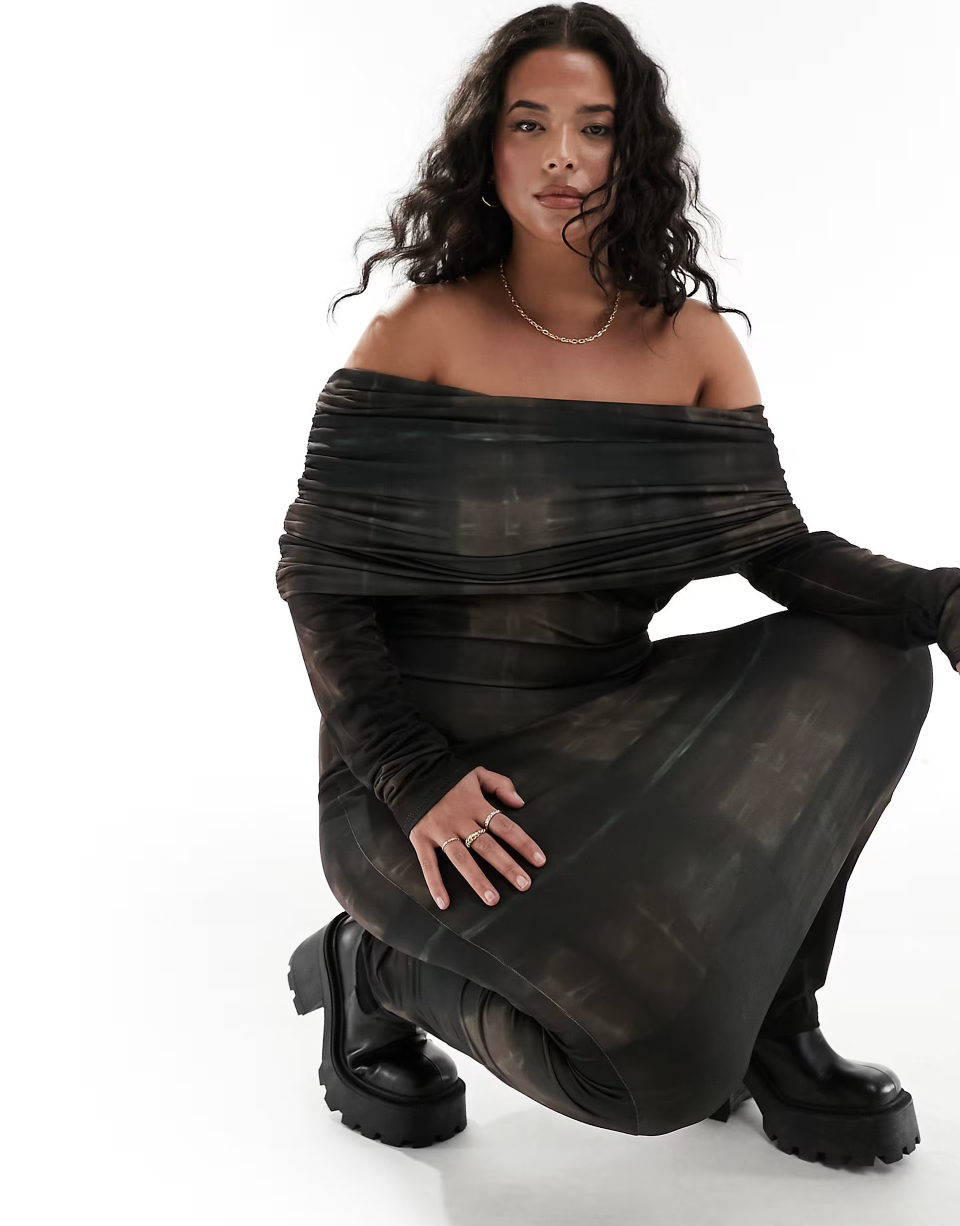 COLLUSION Plus – Bardot-Maxikleid mit mehrfarbigem Karomuster und gerafftem Saum | ASOS (Global)