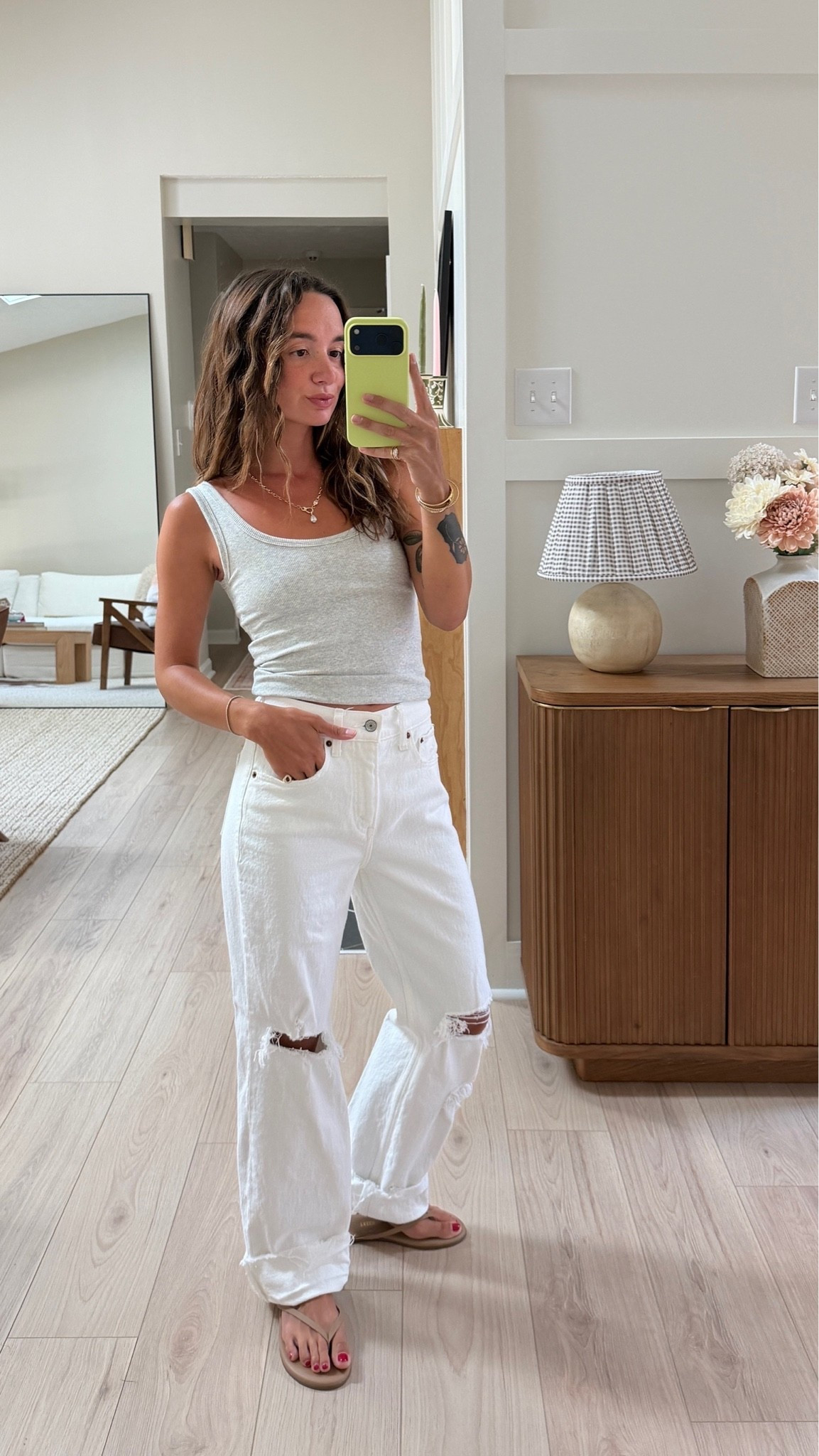 @abercrombie jeans + simple tops! Sizes below:

All jeans: 24 short
Bra free tank: XS
Skimming tee: small

#abercrombiepartner