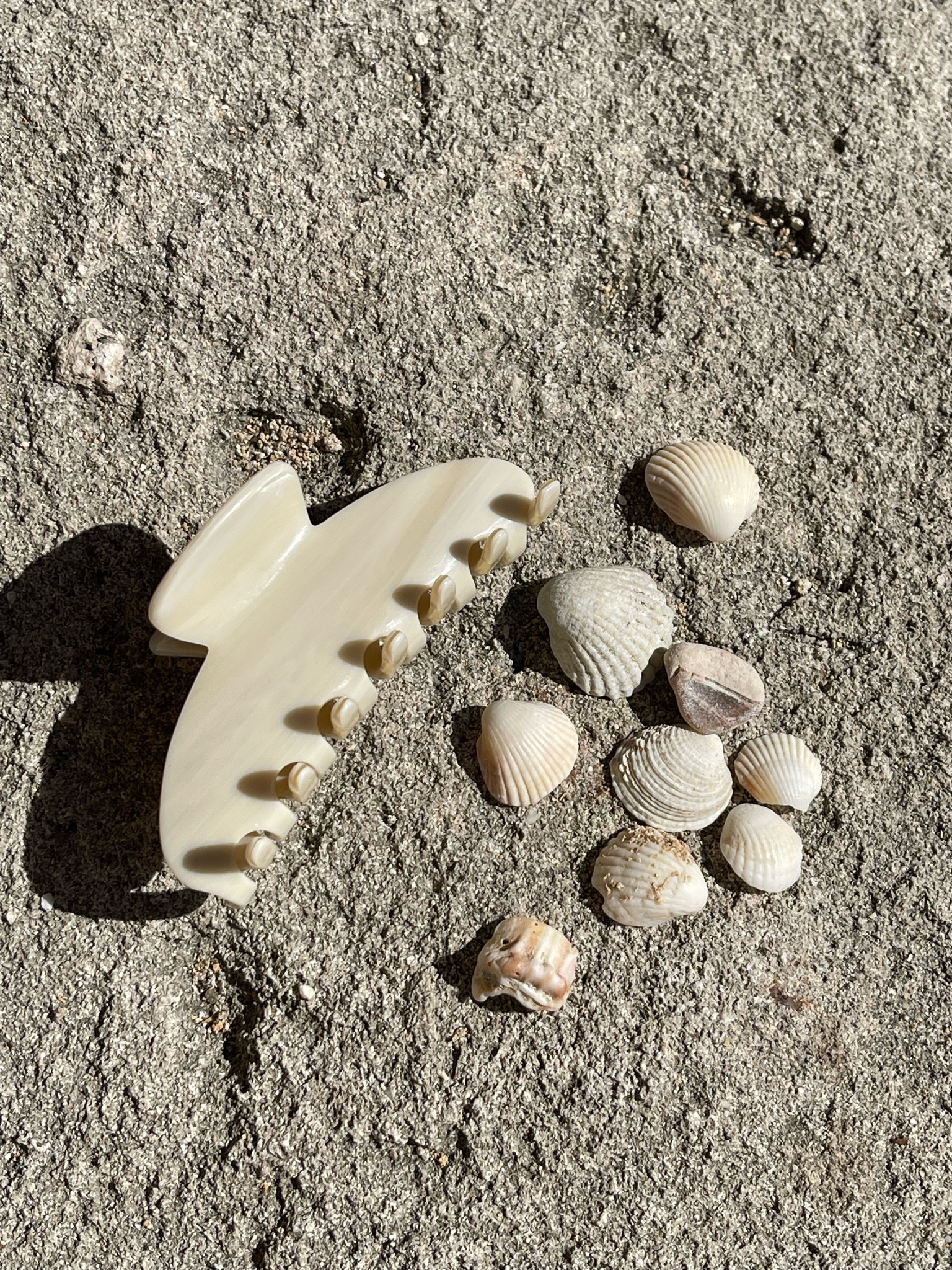 never go anywhere without an @emijayinc clip (or 3) 

#LTKbeauty #LTKeurope #LTKtravel