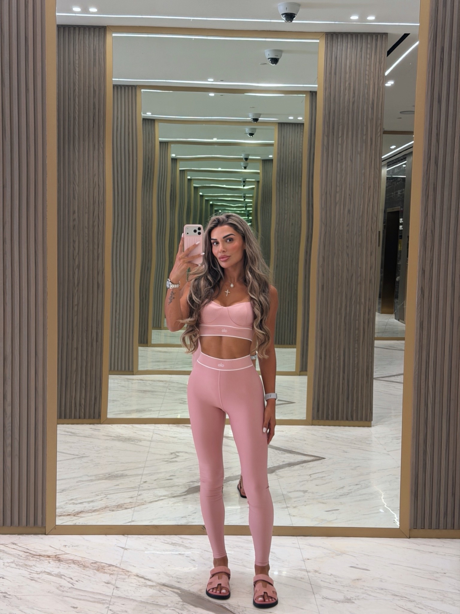 Pink gym fits from alo

#LTKfitness #LTKsummer #LTKuk