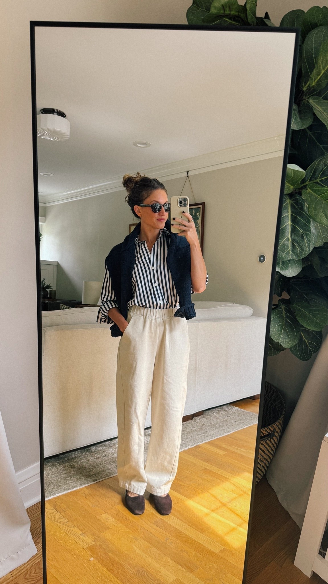 September Capsule // Day Fourteen

Madewell shirt, sold out in this color. Le Bon Shoppe Arc Pants, can’t link here, S, TTS. J.Crew navy cotton sweater, XS, TTS for an oversized fit. Margaux flats, TTS. Quince sunglasses.

#LTKOver40 #LTKPetite #LTKSeasonal