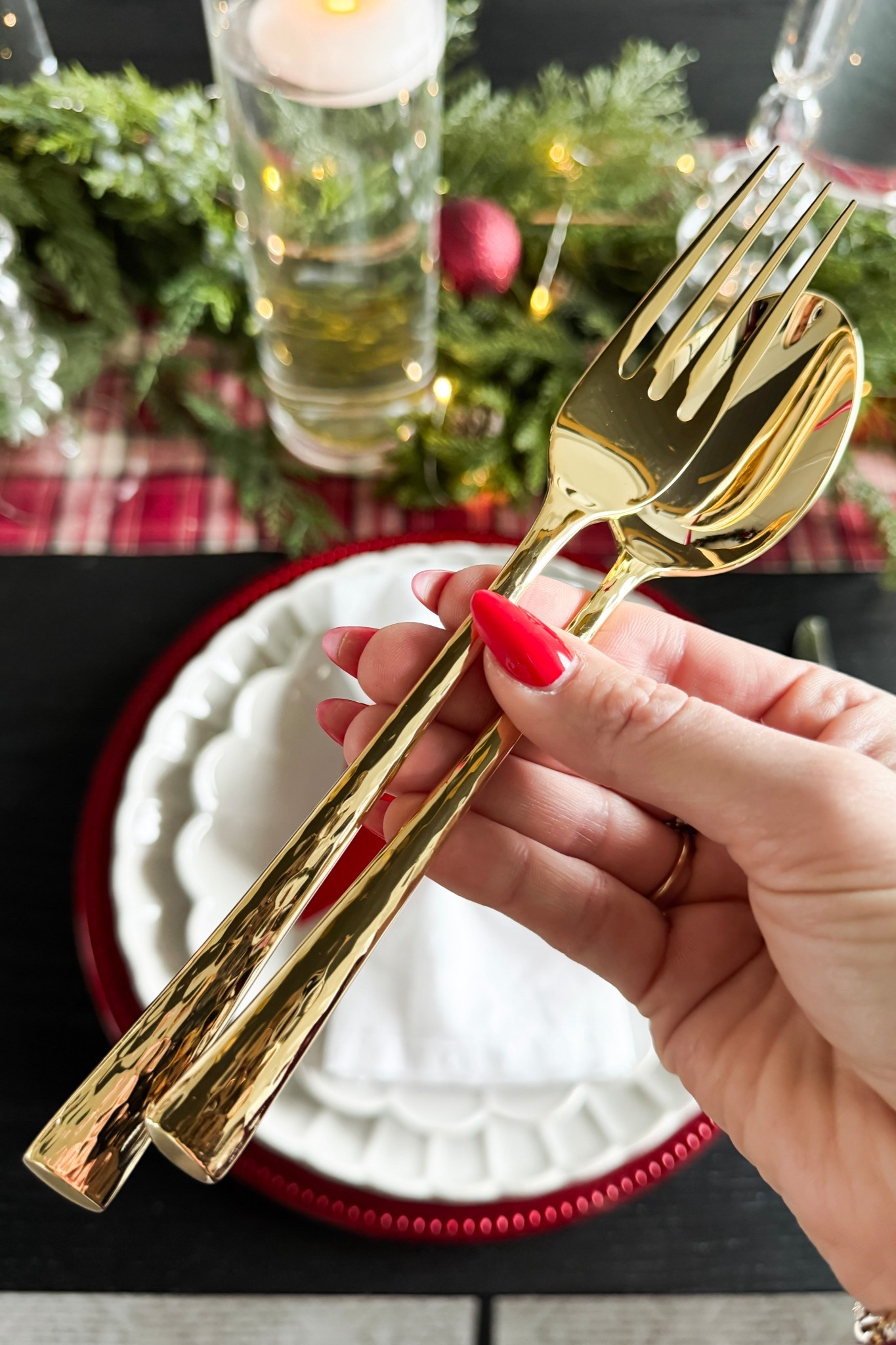 Finally upgraded my silverware! Look at these beauties 

Home, home finds, home decor, holiday, holiday entertaining, holiday hosting, dinner party, Christmas party, tablescape, holiday table, dining, dinnerware set, gold silverware 

#LTKHoliday #LTKSeasonal #LTKFindsUnder50