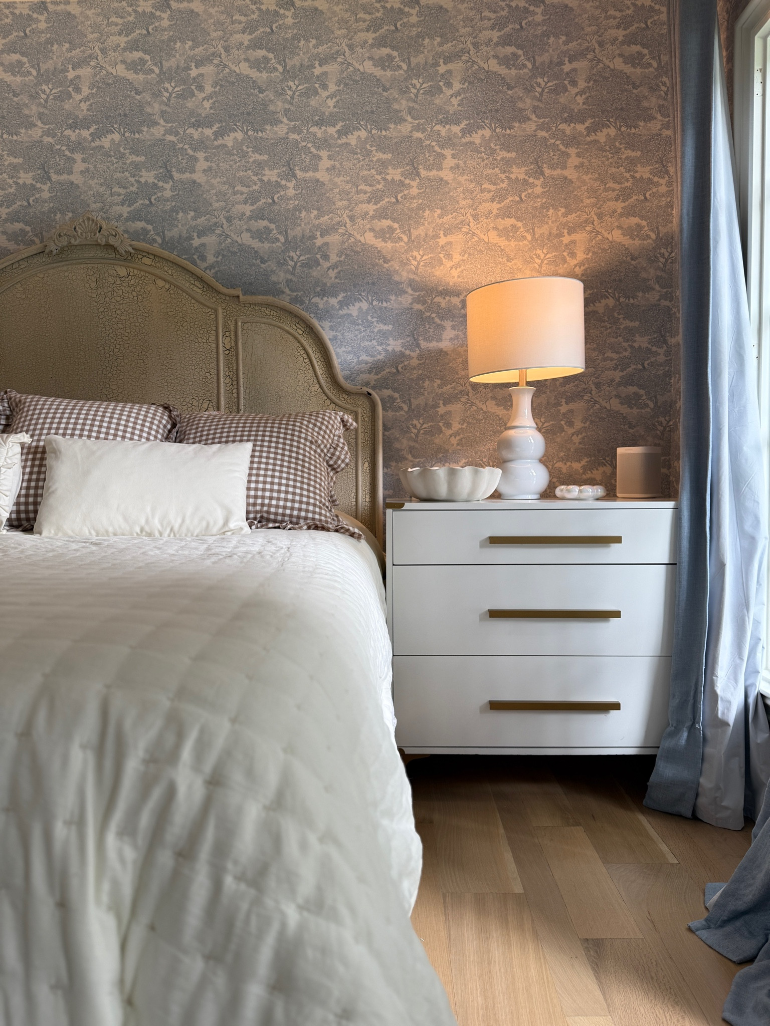 Creating a bedroom that feels like a retreat starts with the details 🌿✨
This new wallpaper adds instant texture and character, while layered linens, cozy lighting, and soft neutral accents pull it all together. A calm, intentional space to begin and end every day.

#BedroomDecor #WallpaperIdeas #HomeDecorInspiration #CozyBedroom #InteriorDesign #Wallcovering #AccentWall #ModernTraditionalStyle #HomeStyling #AmazonHomeFinds #CaseyWiegand #RoomMakeover #BedroomWallpaper #InteriorDesignInspo #CozyHomeDecor #NeutralHomeStyle

#LTKHome #LTKFamily #LTKFindsUnder50