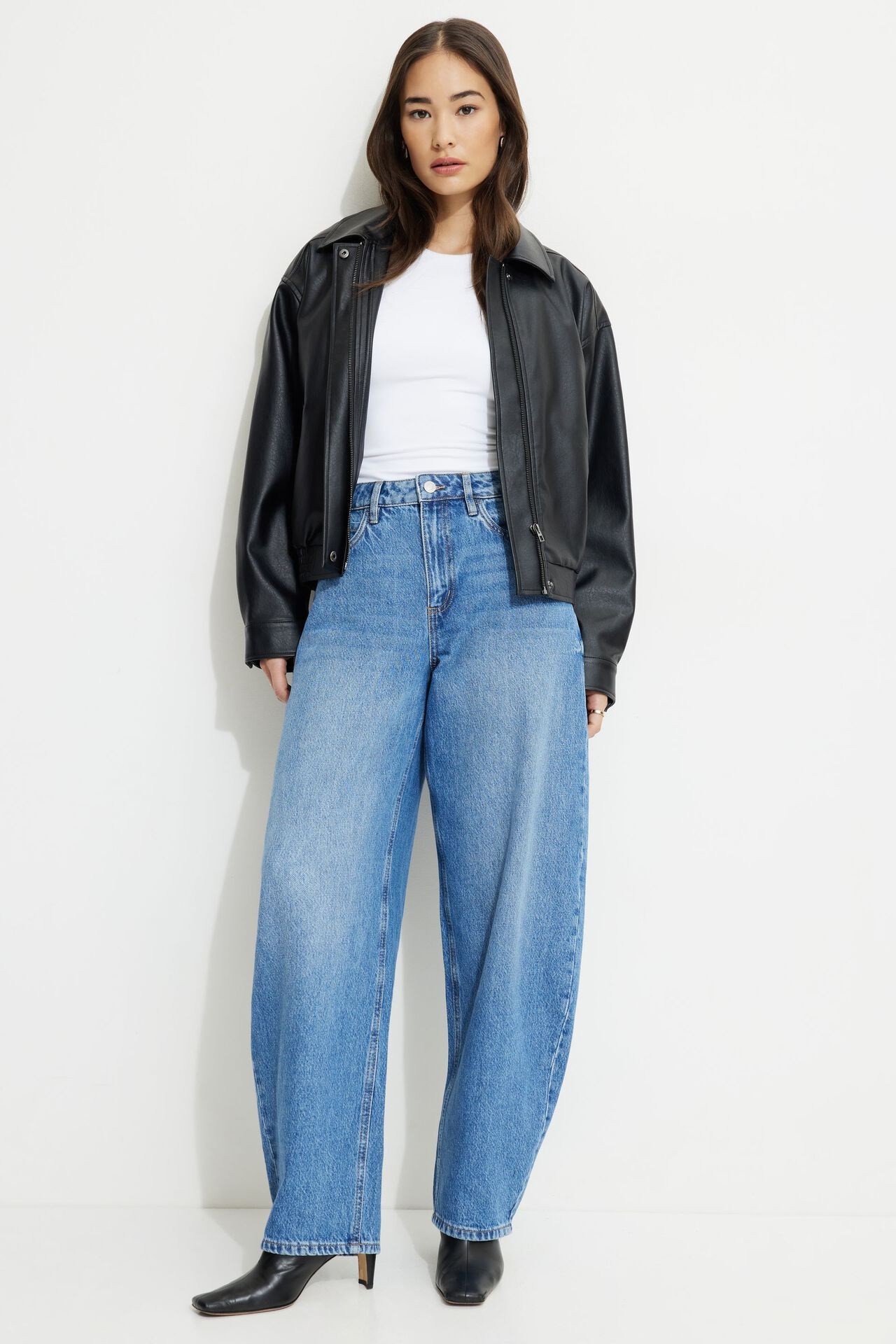 June Horseshoe Jeans | Dynamite Clothing