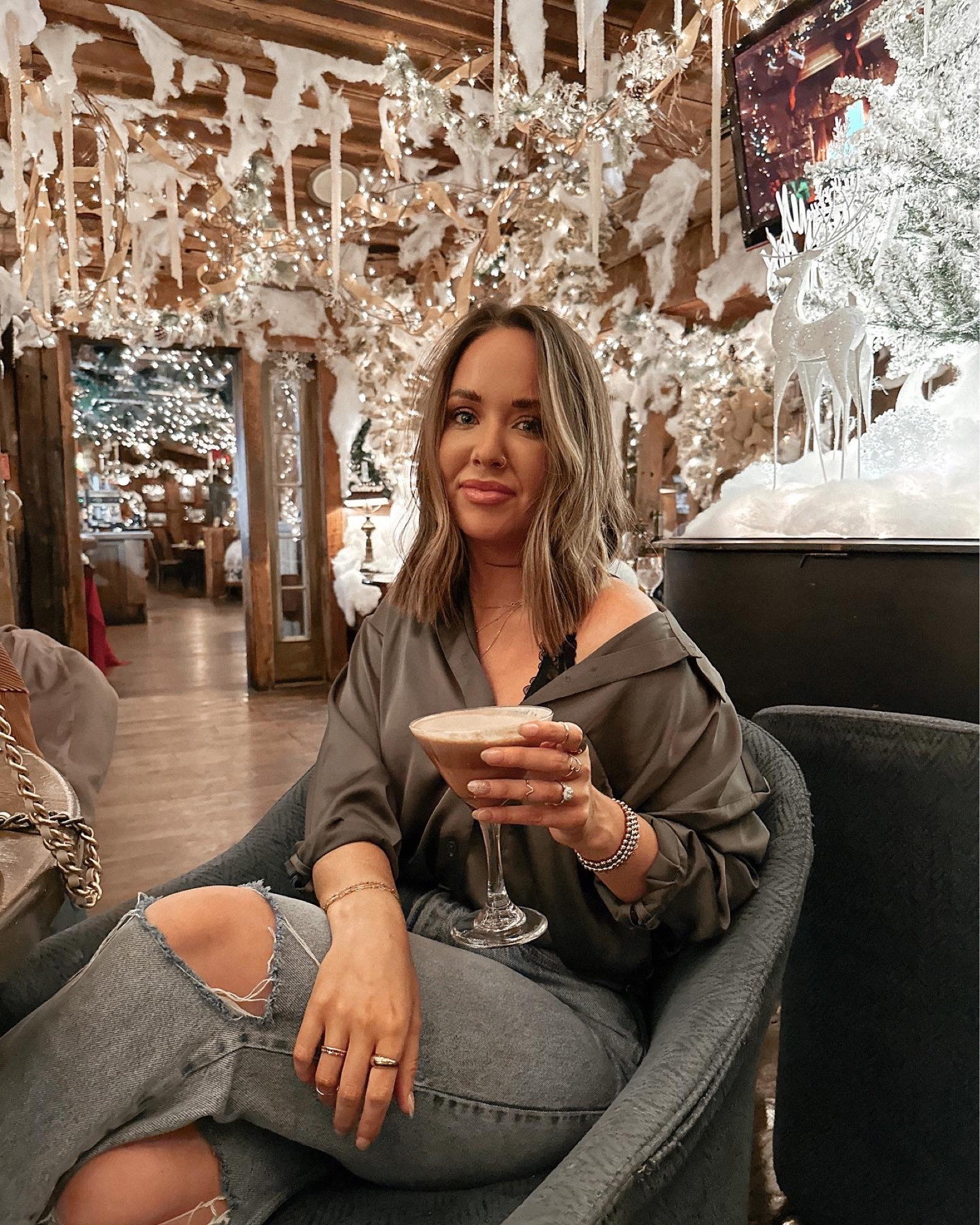 Outfit details from last night 🤍🤍 12.01 ❄️

Abercrombie, good American, gold jewelry, curling iron, black bralette 

#LTKHoliday #LTKSeasonal #LTKxAF