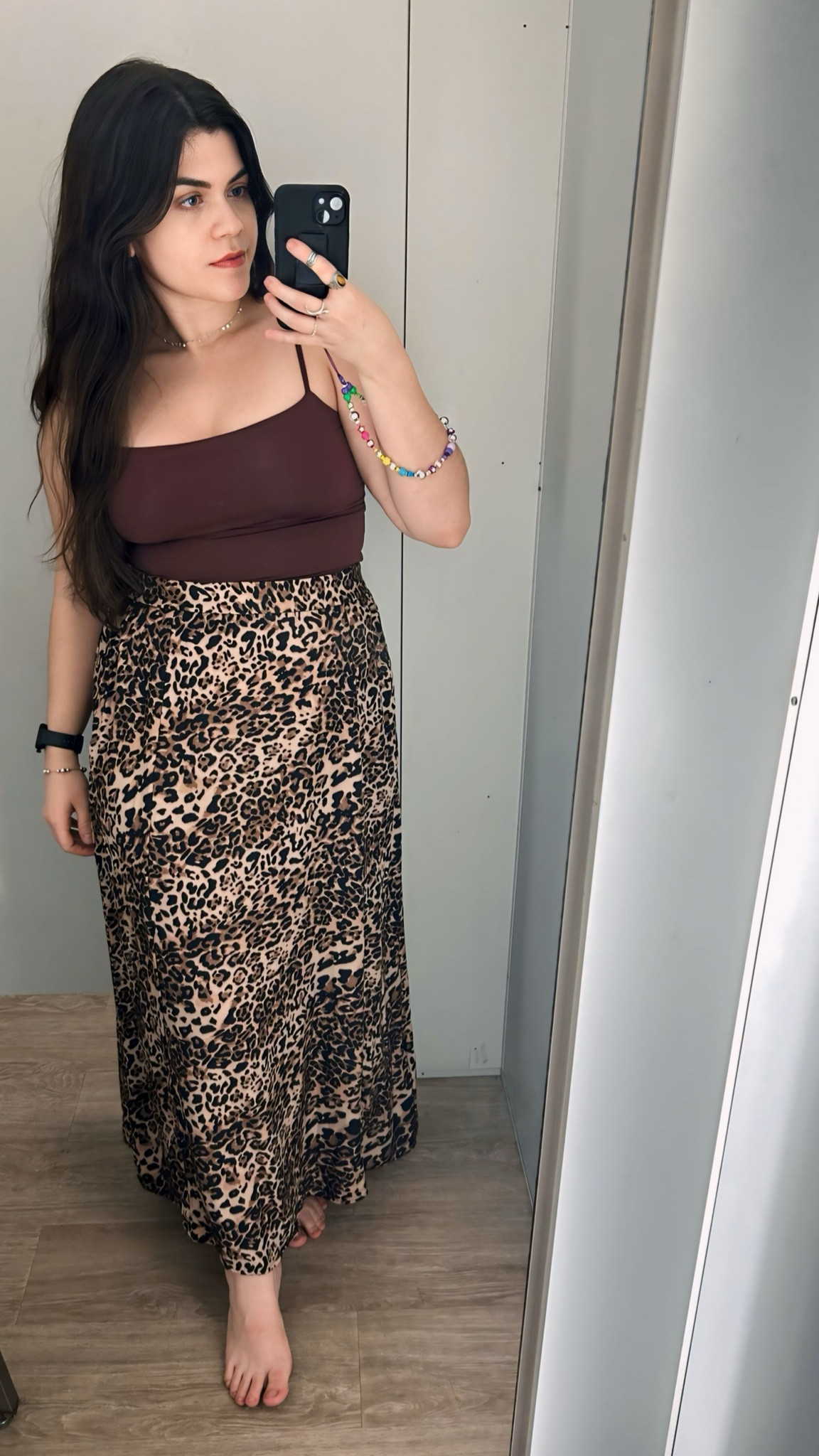 Top marrom com saia longa com estampa de leopardo. O legal é que essa saia tem bolsos, ótimo para quem sempre tem que guardar uma coisa rapidinho no meio do dia, nem a necessidade de segurar na mão 💖
O top marrom é uma peça básica e versátil, que pode ser combinada com várias outras peças do guarda roupa ✨
A saia longa de leopardo adiciona um toque de ousadia e personalidade ao look. A estampa animal print é uma tendência que nunca saia de moda. O que torna a peça atemporal 🐆
Usei top tamanho M
A saia usei tamanho G

Tenho : 100 de busto; 85 de cintura;  110 de quadril e 1,59 de altura. 

#LTKmidsize #LTKcurves #LTKbrasil