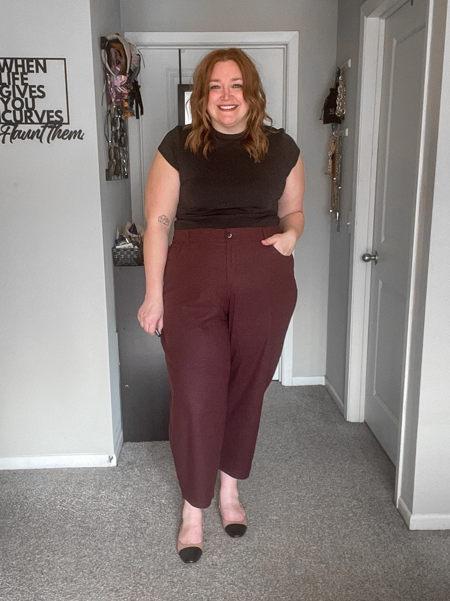 Spring and summer linen trouser work wear business professional and business casual look.

New Universal Standard customers: INFS-TARAJANE10 to save 10%

Wearing M pants as an 18
XL top as a 16