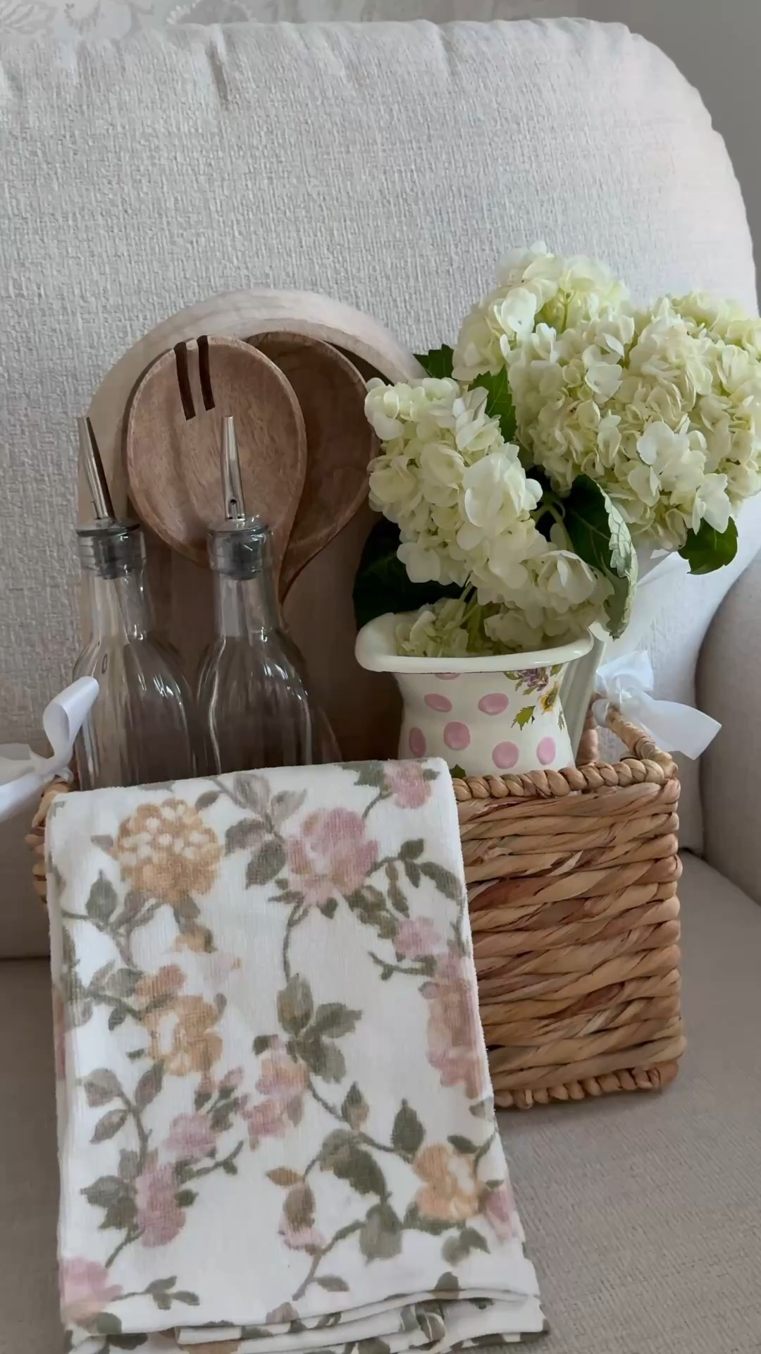 Built the ultimate gift basket with pieces from the Mackenzie-Childs Barn Sale — half off right now! Whether you're celebrating a housewarming, engagement, or bridal shower. Linking everything so you can recreate it or mix in your own favorites 🖤

#GiftBasketIdea #BridalShowerGift #HousewarmingGift #EngagementGift #MackenzieChilds #LTKGiftGuide

#LTKHome