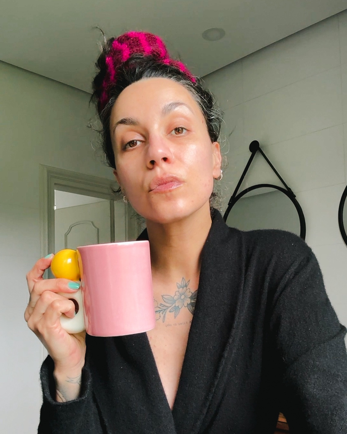 Opération spéciale Il faut sauver la peau du soldat Coco 🫡

Produits non linké :
- Rosé Resurfacing Mask / Then I Met You
- sérum sourcils RapidBrow