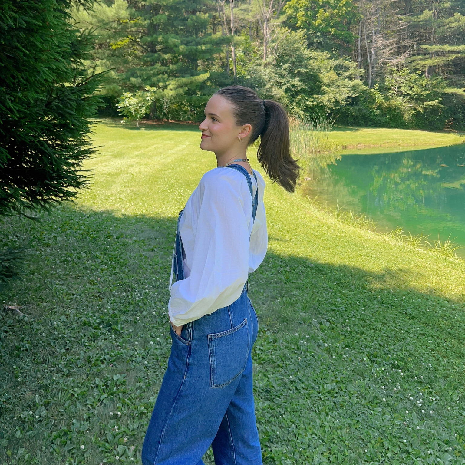 an easy, comfy look! 👖🤍

#LTKFindsUnder100 #LTKBeauty
