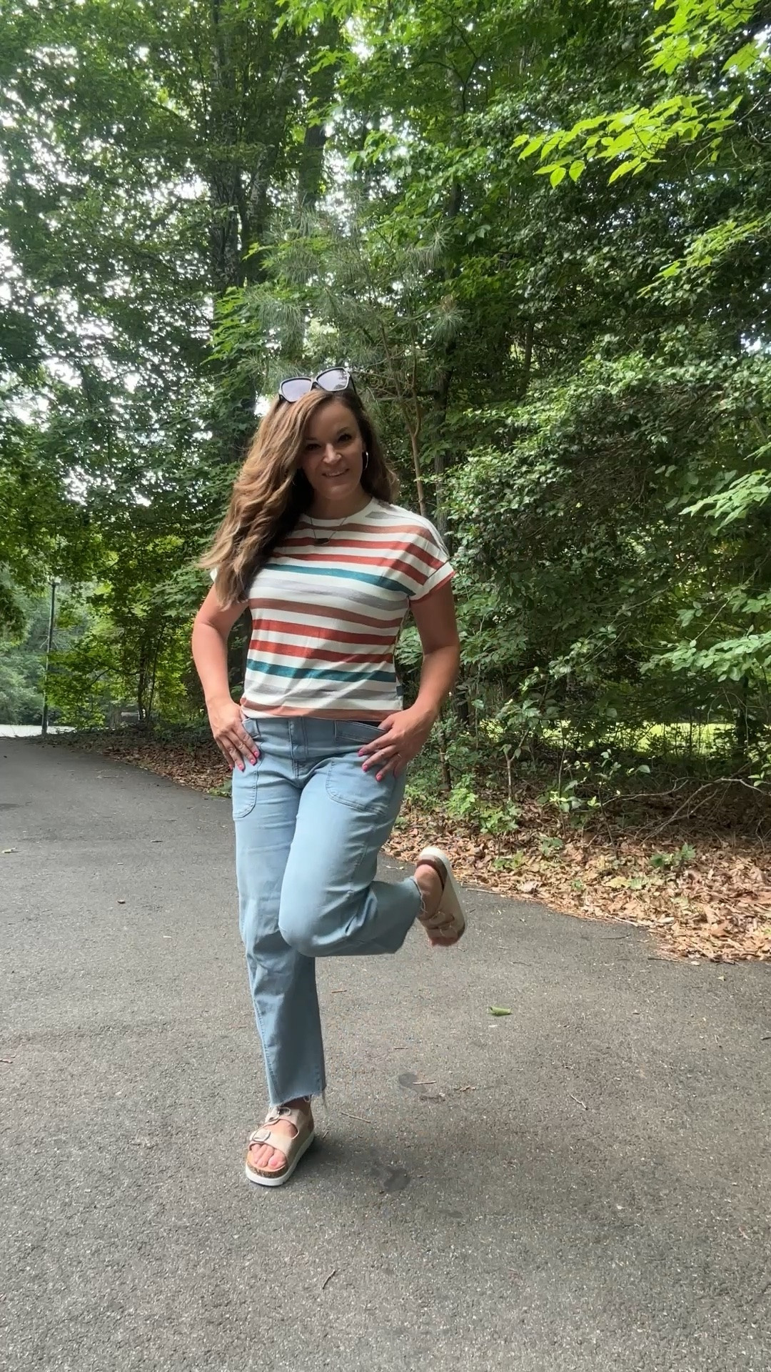 Sunday 💙🧡🤍🤎

(not the exact same jeans, but I found another pair of barrel jeans by Jessica Simpson)

#LTKootd