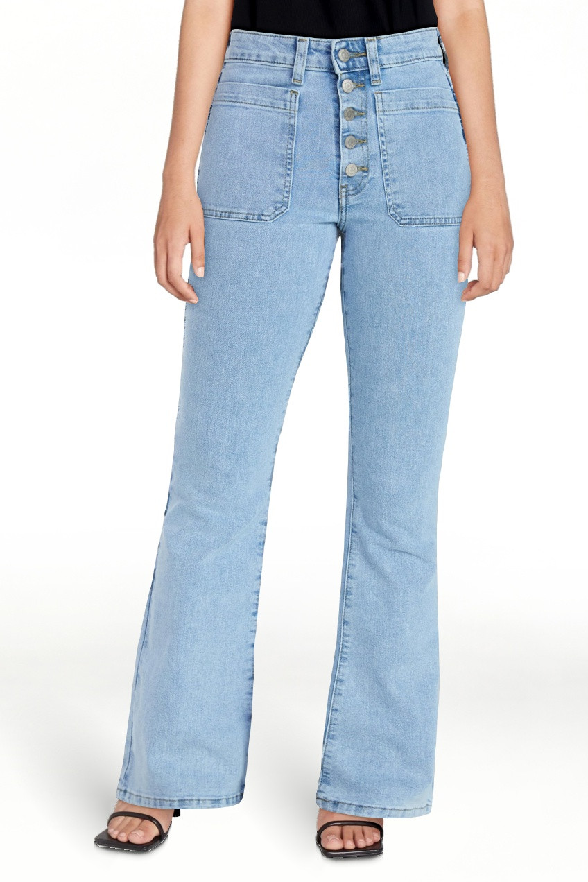 Time and Tru Women's Patch Pocket Flare Jeans, 31" Inseam, Sizes 0-22 | Walmart (US)