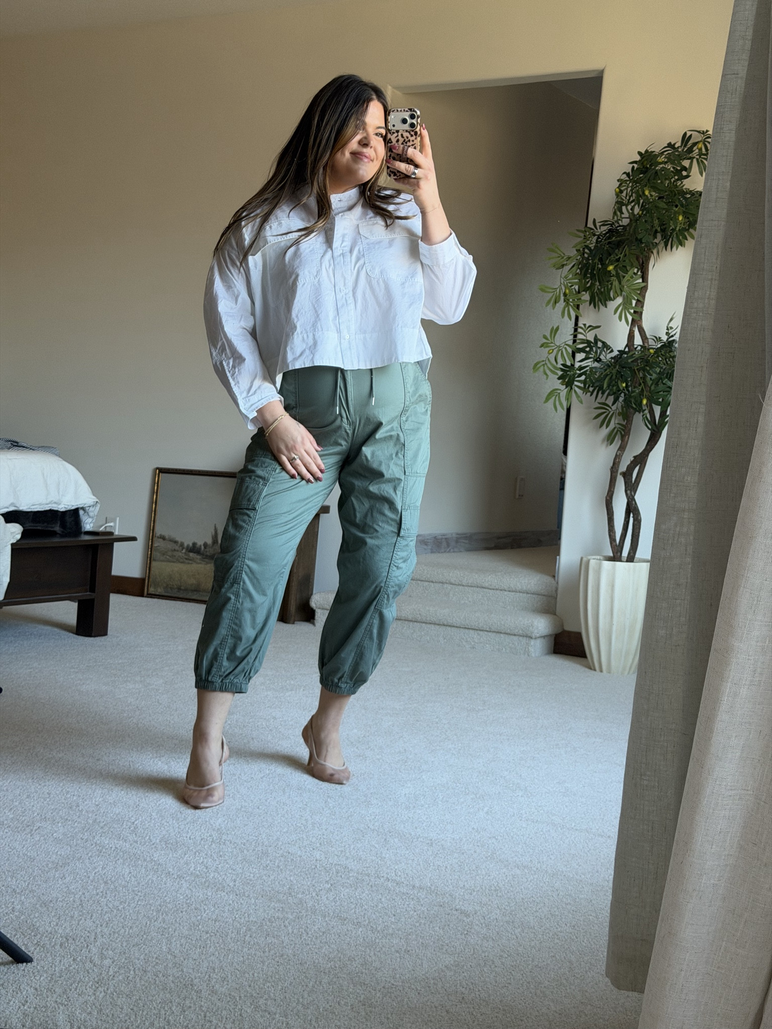 Casual outfot, pulling from my winter capsule wardrobe. Would also be cute teacher outfit, date night outfit or office & work outfit 

Midsize, barrel leg jeans, trenchcoat, soccer Mom, size 14, postpartum


