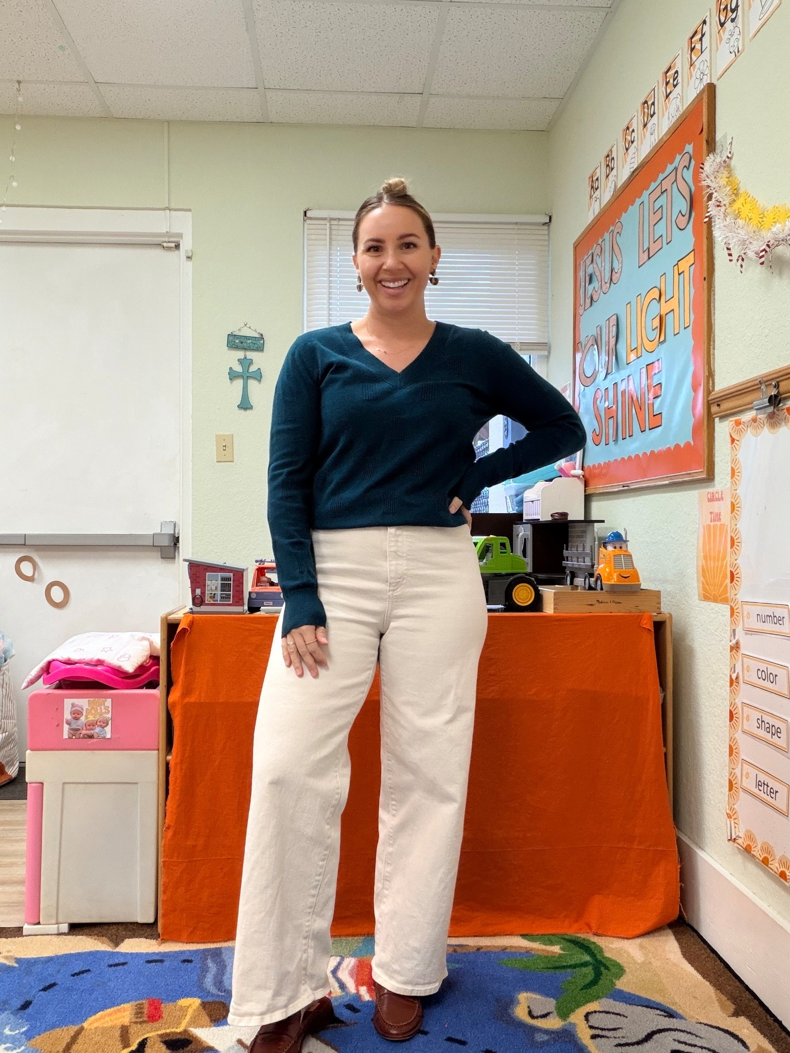 What I wore to my workshop, or sweatshop, also known as my classroom😅 Holidays in PreK aren’t for the faint of heartt

#LTKHoliday #LTKFindsUnder100 #LTKWorkwear