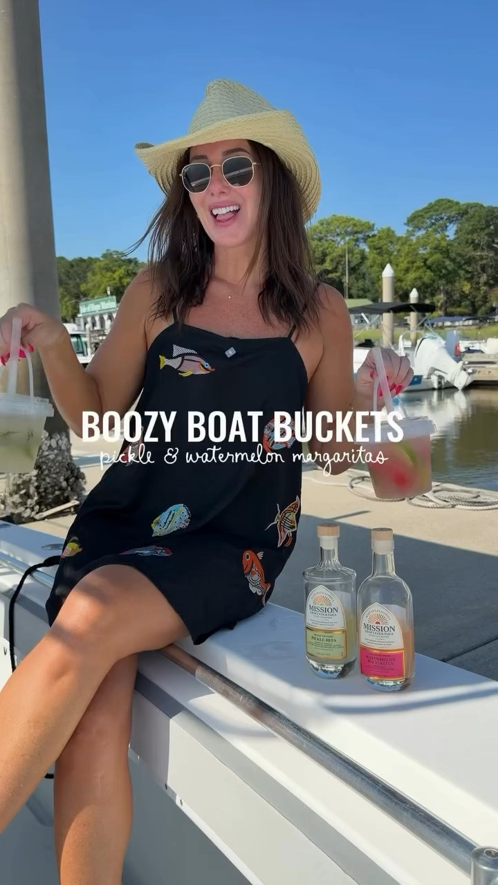 Boozy Boat Buckets: Pickle & Watermelon Margaritas 🍉🥒✨

These margaritas are the easiest margs to bring on the boat because all you have to do is add ice + your garnishes 🤌🏻 And they are so so good! And the best part? 
One bottle purchased from @missioncocktails funds one meal for someone in need to to Feeding America 🫶🏻

.
.
.
.
#boatdays #boatlife #margarita #picklemargarita