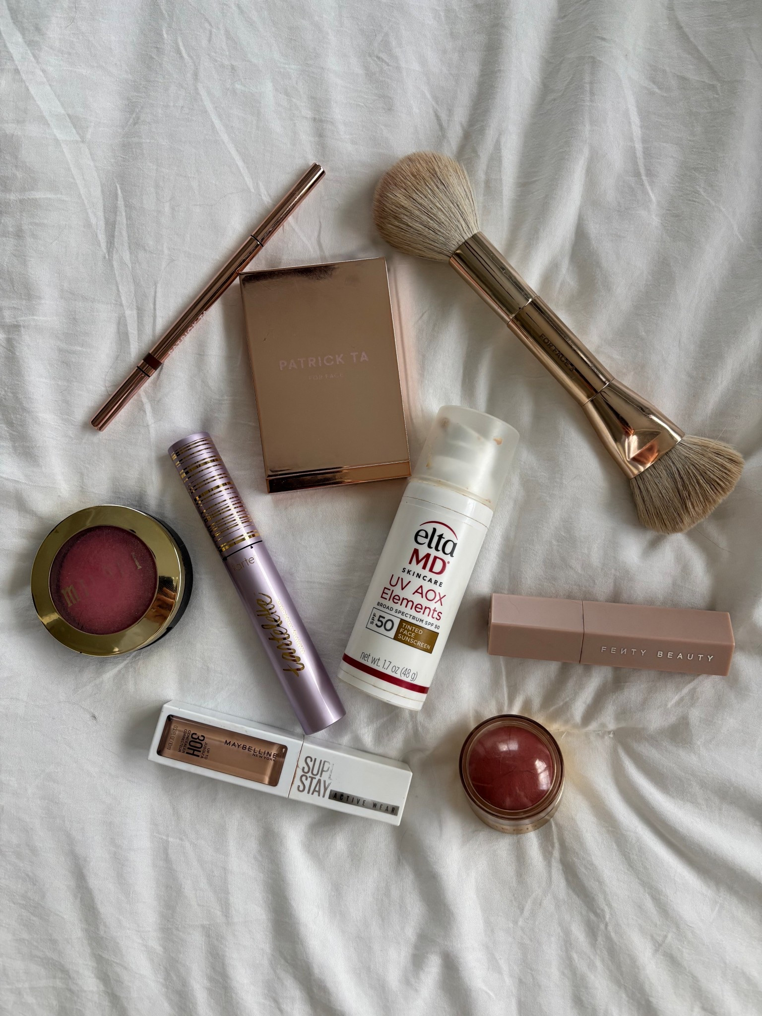 The every day line up: 
✨Patrick Ta
✨Fenty Beauty
✨Maybelline￼ 
✨Tarte
✨Merit
✨Milani 
✨Elta MD

I always moisturize right before I apply my sunscreen! Then I go in with my bronzer, blush, concealer, mascara, finally eye brows! 💌


#LTKBeauty #LTKdayinmylife #LTKselfcare