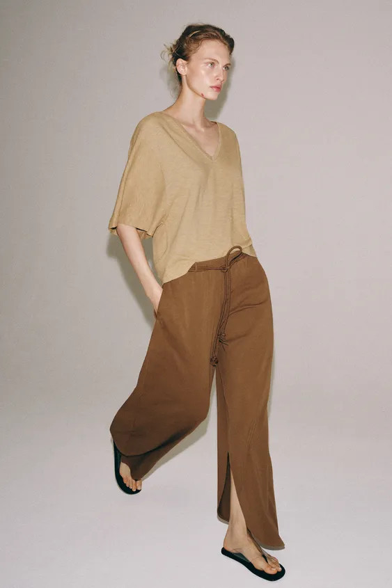 Pants with main fabric made of compact cotton. Mid-rise with elastic waist and belt loops. Adjust... | Zara US
