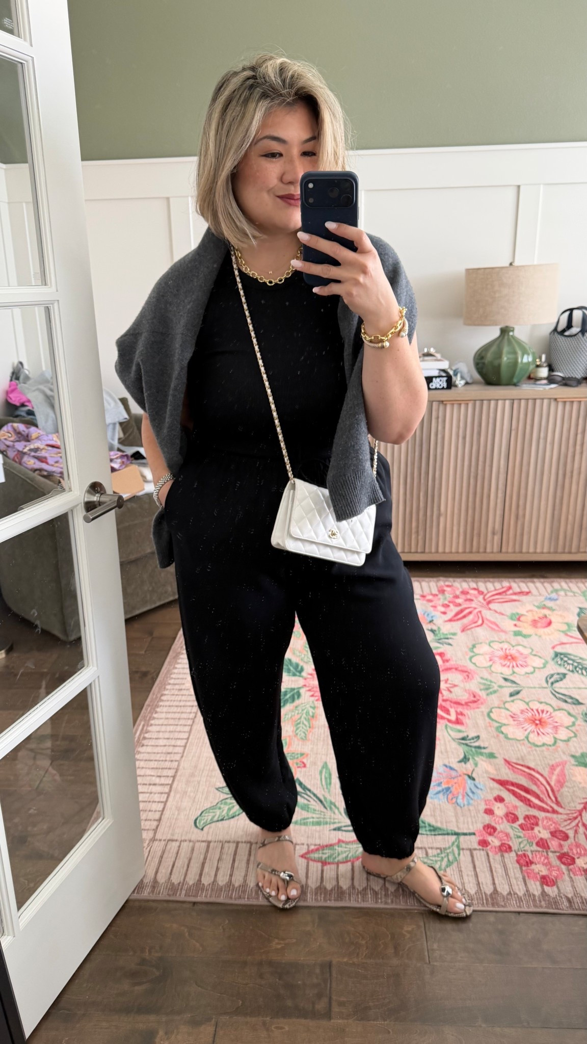 Monday #ootd
Visit to the doctors and then Costco afterwards. So you know the “viral” Lodge pants???? Well I found them in a balloon style and they are 🙌🏼. They sold out so fast, but the off white (which I also bought because it’s that good) is still available. I’m wearing a size large. 

Paired it with my new favorite rib knit tank! Such good quality—thickness is amazing! Then draped an oldie but goodie cashmere sweater over top!

#LTKMidsize #LTKOver40 #LTKootd
