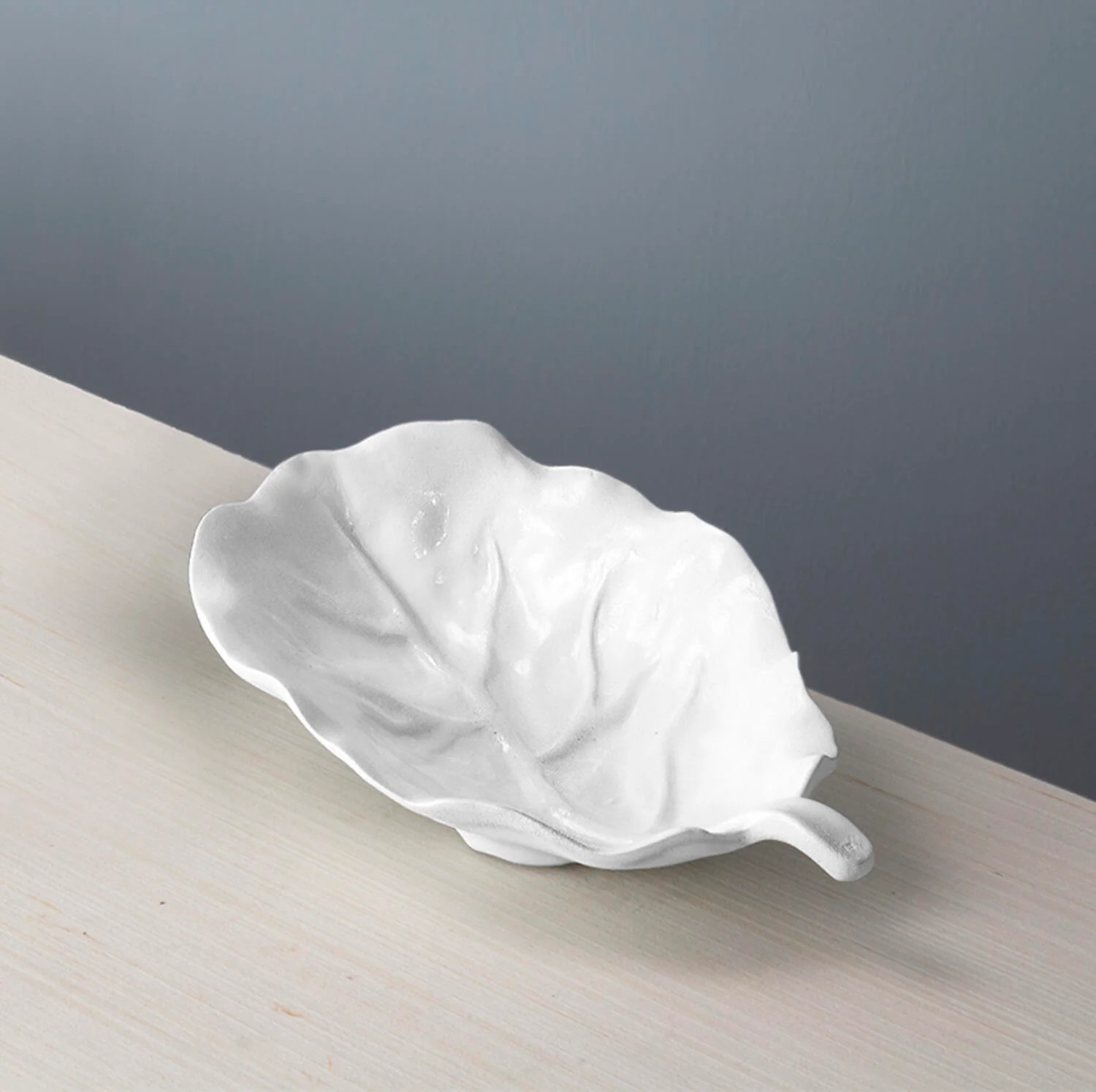 VIDA Lettuce Small Leaf Platter (White) | Beatriz Ball