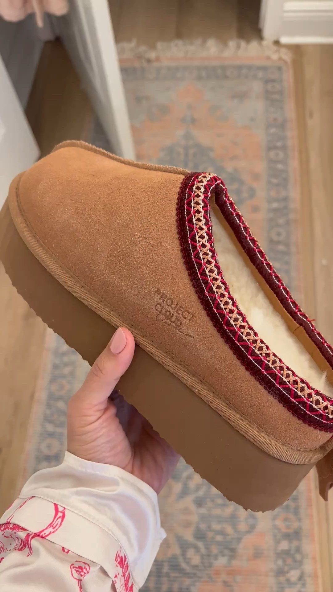 Best ugg dup 

#LTKHoliday #LTKGiftGuide #LTKFindsUnder100