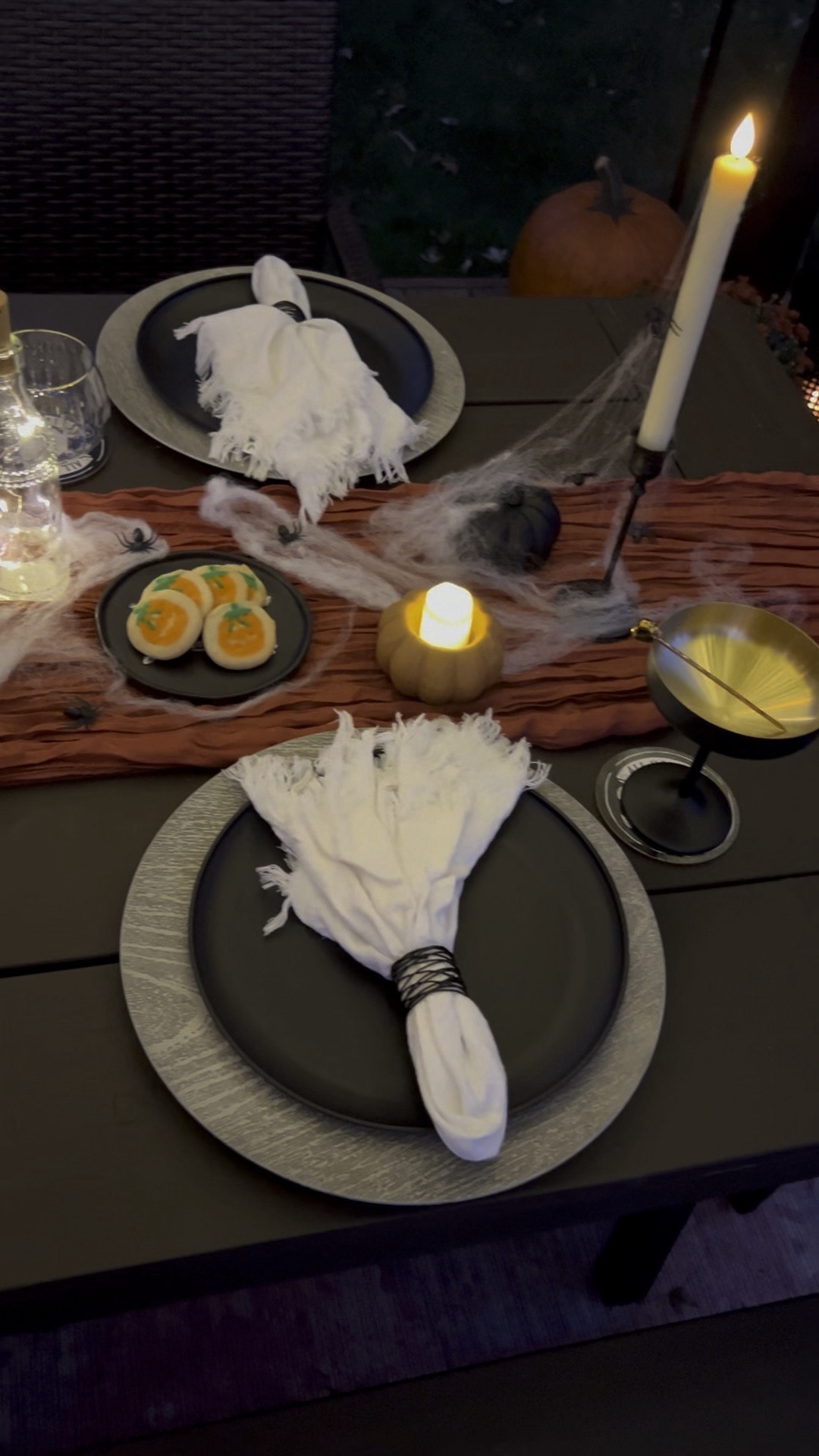 Halloween dinner party table setting inspiration! 🎃

Dinnerware, Halloween decor, fall dinnerware, Halloween hosting, Halloween table scape 

#LTKSeasonal #LTKHalloween #LTKparties