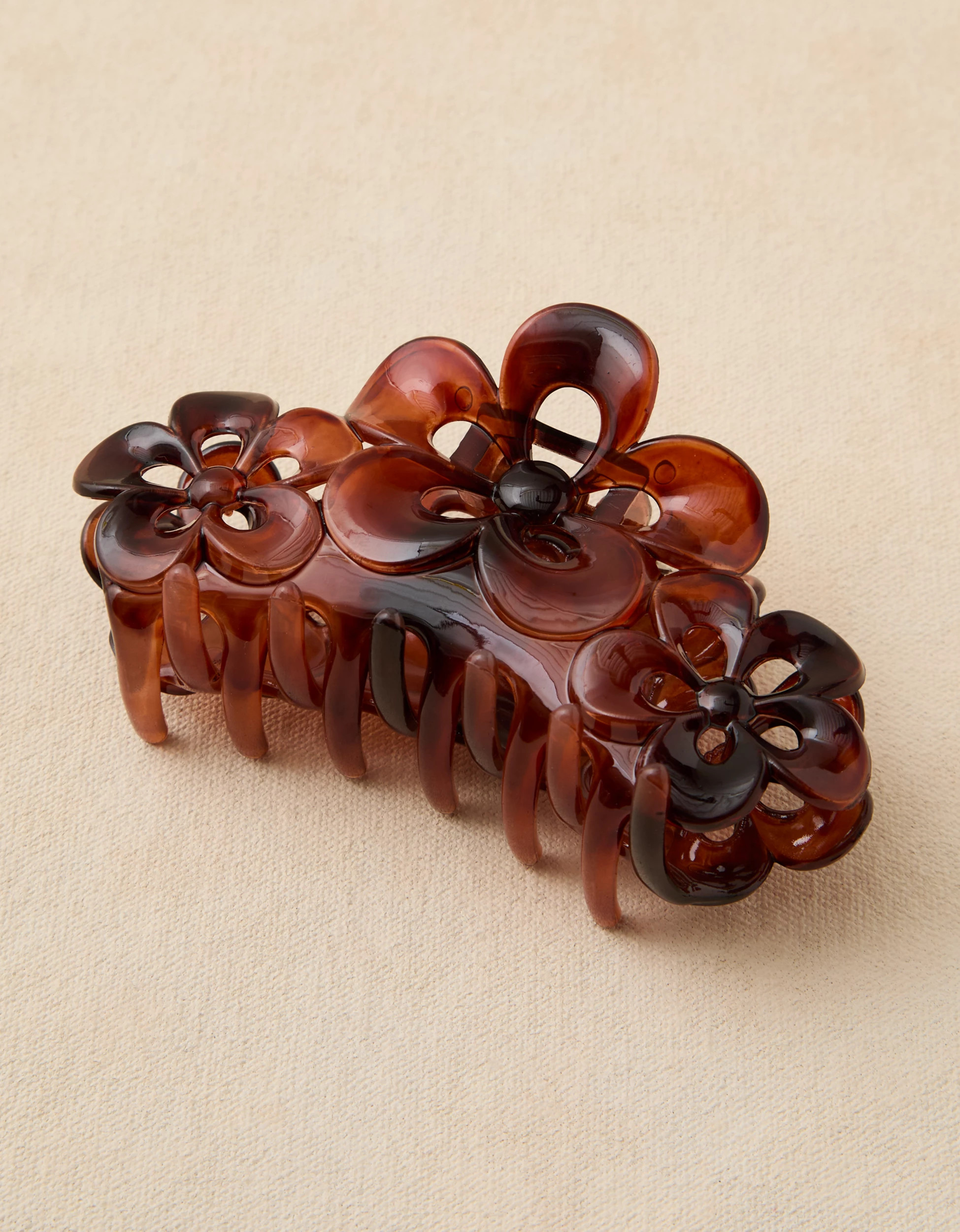 AE Flower Claw Hair Clip | American Eagle Outfitters (US & CA)