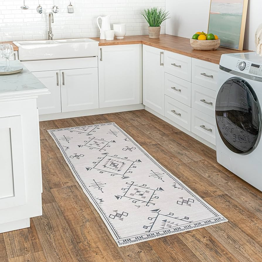 nuLOOM Evalyn Southwestern Machine Washable Runner Rug, 2' 6" x 8', Cream | Amazon (US)