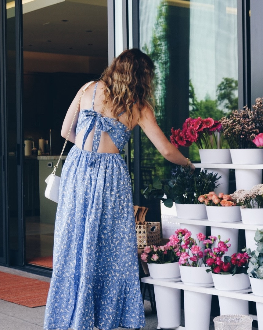 🌸 Fresh flower finds in the prettiest setup 💐✨ The to-go bouquet holders make it so easy to grab and go, and the sleek acrylic sign holder gives the display that chic, polished look.

#liketoknowit #ltkstyle #ltkfashion #ltkhome #springstyle #summerstyle #flowerlover #flowerstand #freshblooms #bluedress #femininefashion #springoutfit #outfitinspo #effortlessstyle #bouquetbar #homedecorfinds #hostingessentials #chicstyle #bridalshower #bloombar #flowerbar #loveinbloom #hosting #hostess #bridesmaid #partygift #utah #eventplanner


#LTKWedding #LTKParties #LTKHome