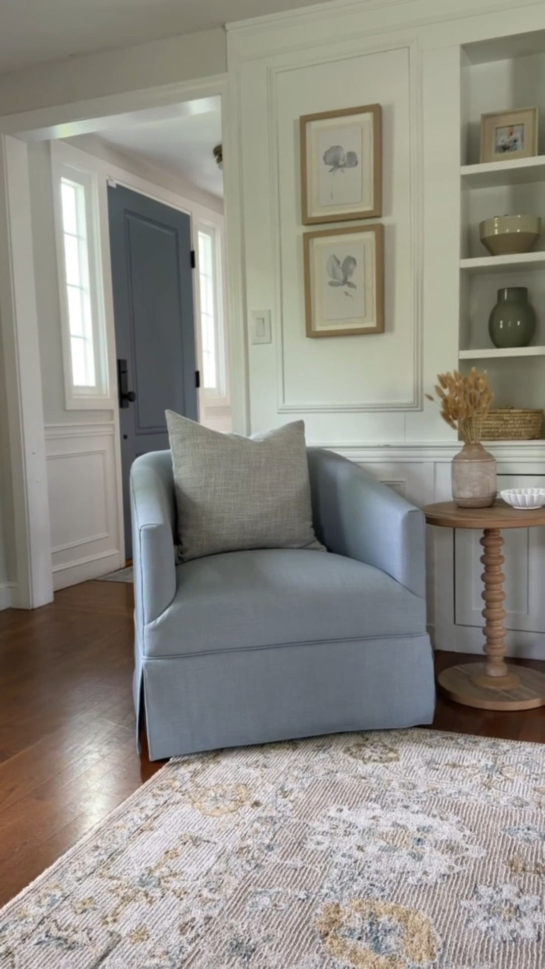 Linking some of my favorite accent chairs perfect for living rooms!