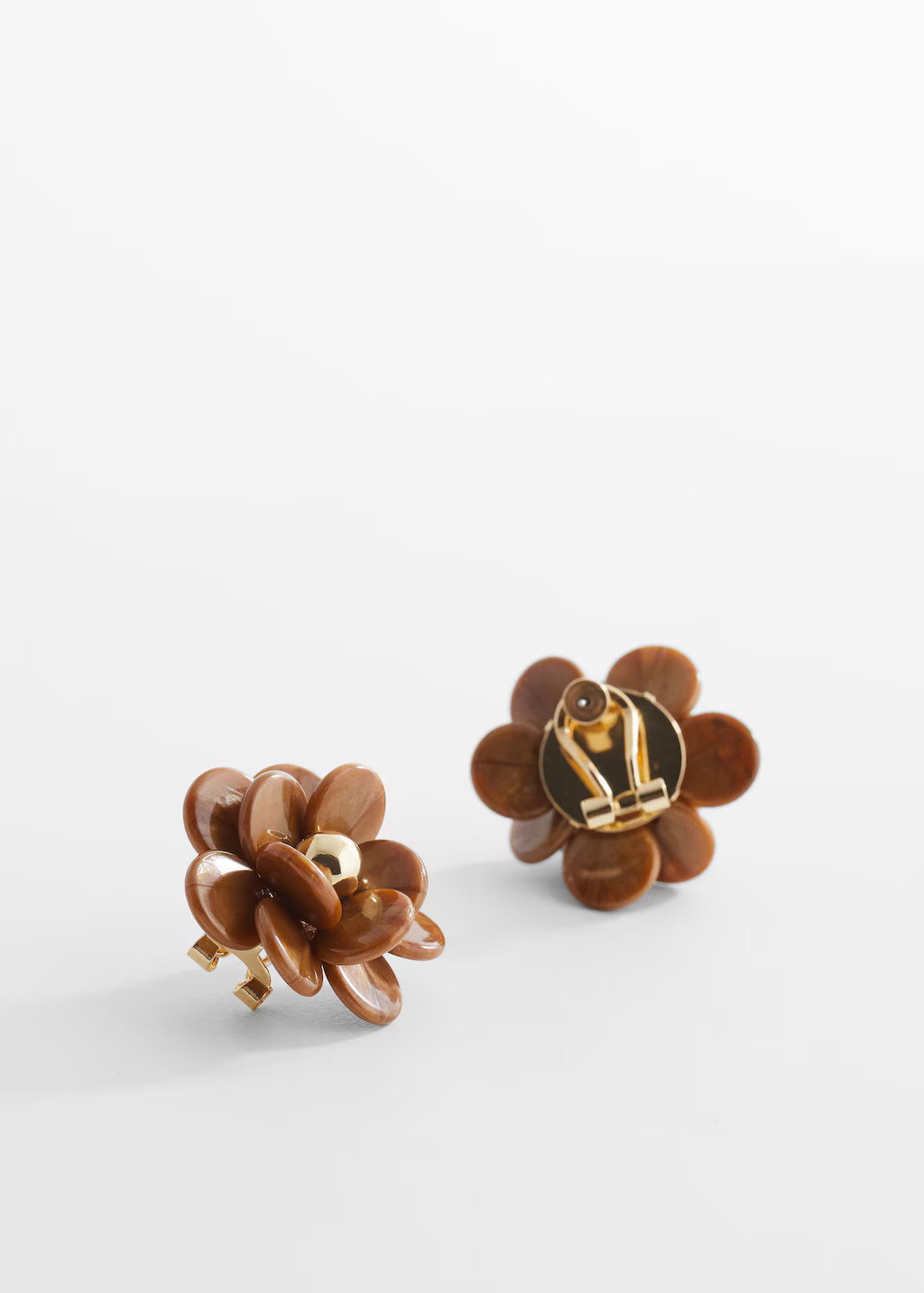 Maxi flower earrings -  Woman | Mango Canada | Mango Canada