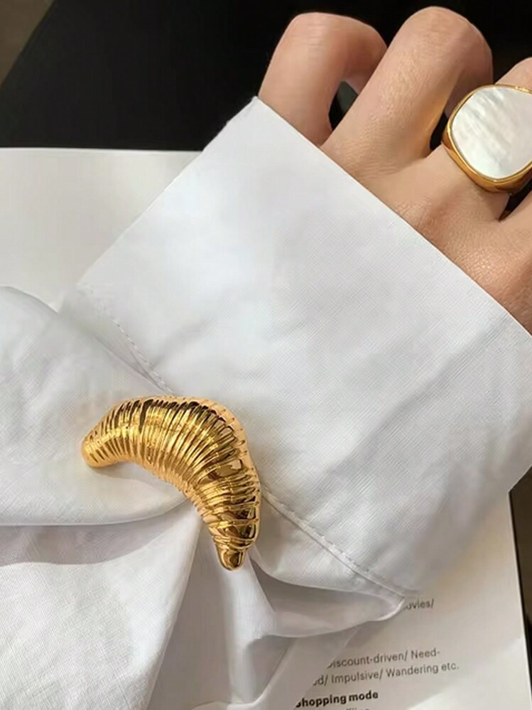 croissant brooch | SHEIN