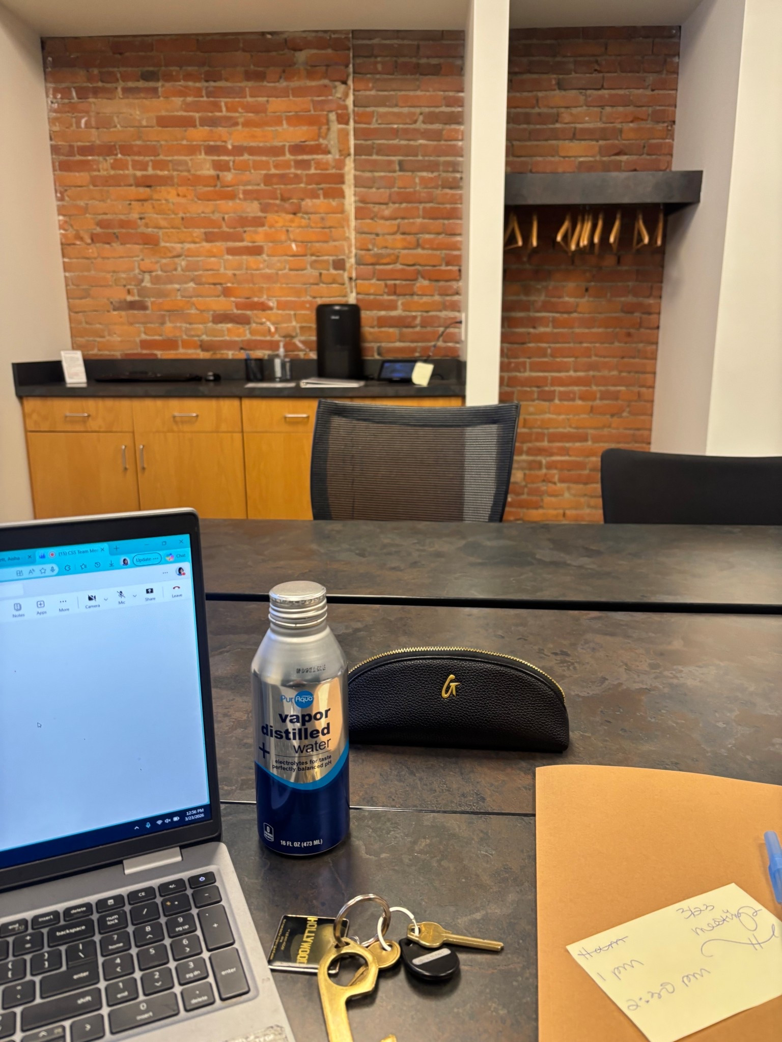 Mondays are for meetings and staying organized.

If you’ve been looking for a simple way to keep your work essentials together, this pencil case has been one of my favorites.

It’s clean, functional, easy to carry… and under $50.

Perfect for everyday work bags, meetings, and staying put together without doing too much.

Linked it here. 


#LTKWorkwear #LTKdayinmylife