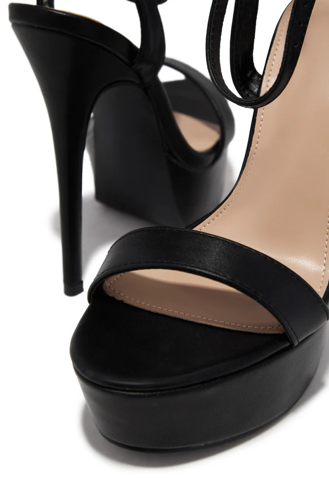 Miss Lola | Your Temptation Black Platform High Heels | MISS LOLA