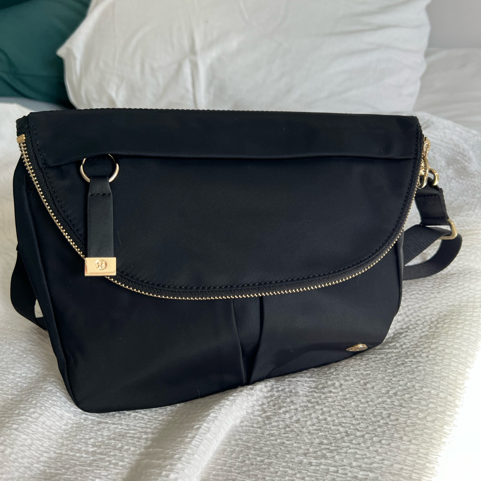 Perfect crossbody purse #lululemon 

#LTKunder100 #LTKitbag