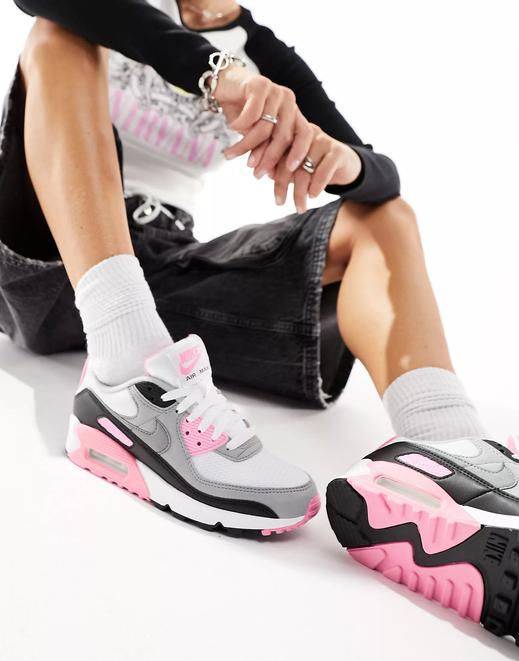 Nike Air Max 90 sneakers in gray and pink rose | ASOS (Global)
