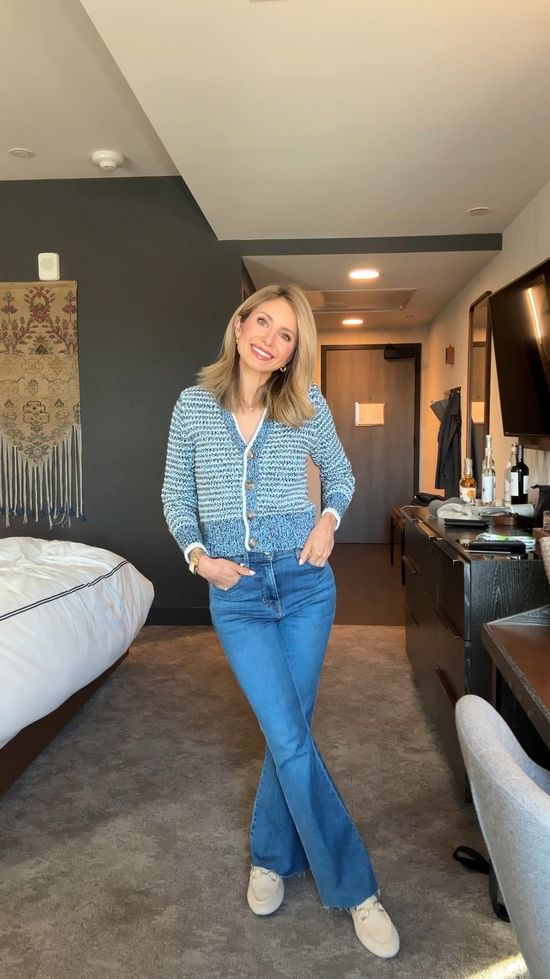 Outfit Look - Day 2 of the https:// www.instagram.com/
ecommercefuel? igsh=MTNObGd6bnpnbno5e
g== conference

Jeans - 25
Lip gloss - Nectar

#LTKPetite #LTKStyleTip