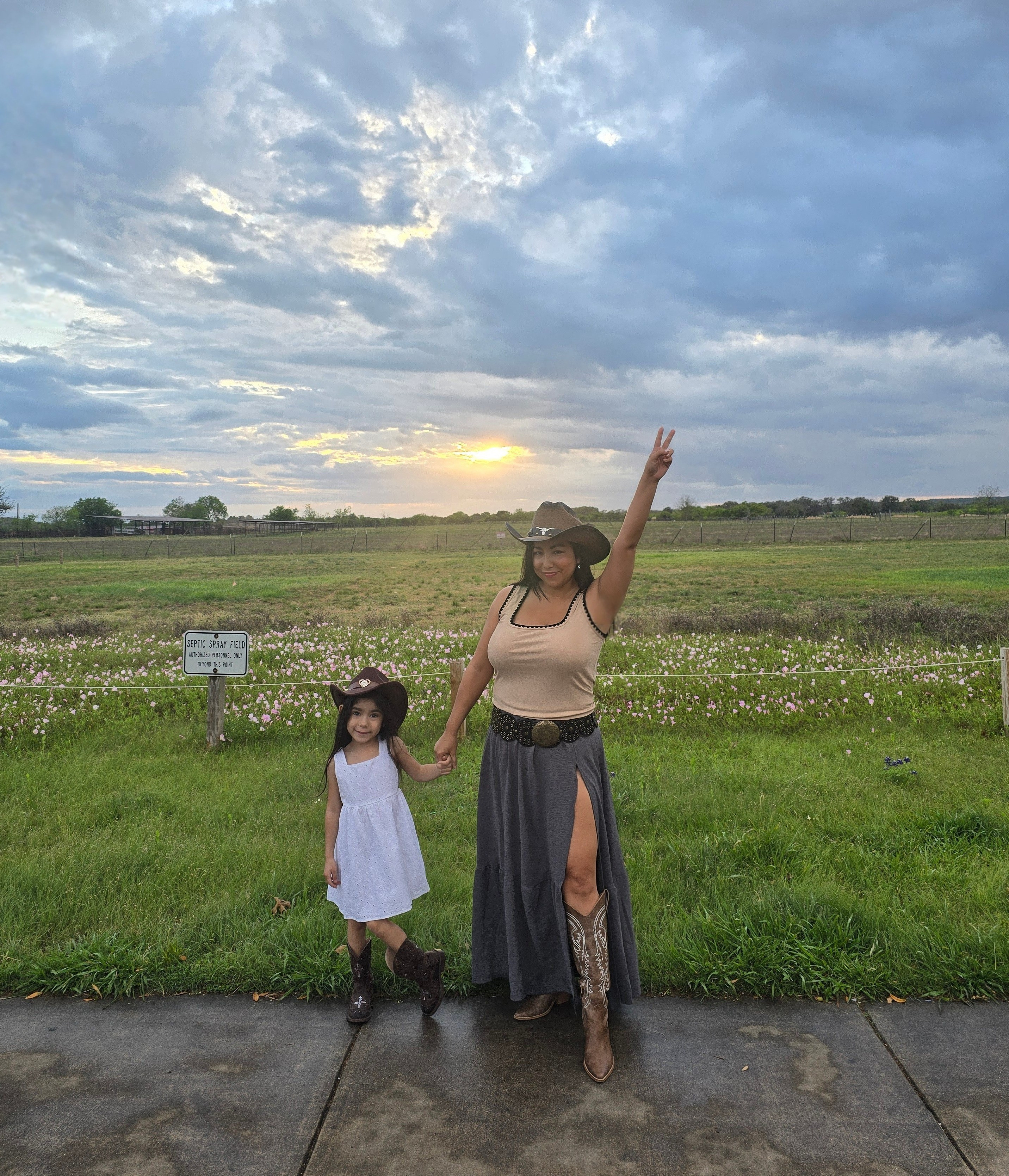 Sunset Spring looks! #western #westernwear #country #midsize #curvy 

#LTKdayinmylife #LTKMidsize #LTKKids